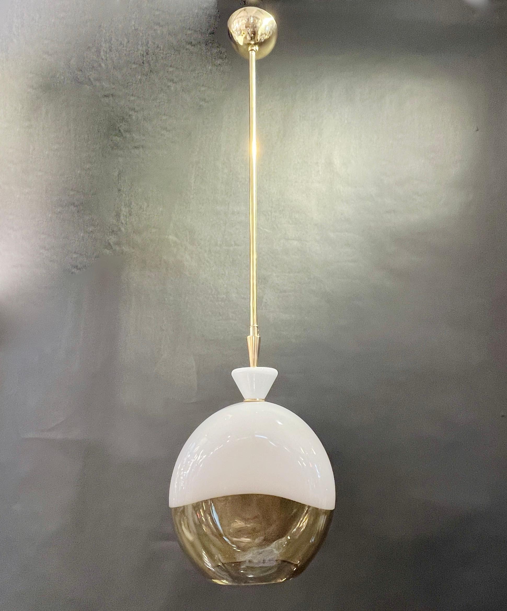 Bespoke Italian Organic Amber White Flat Spheroid Murano Glass Pendant Light For Sale 2