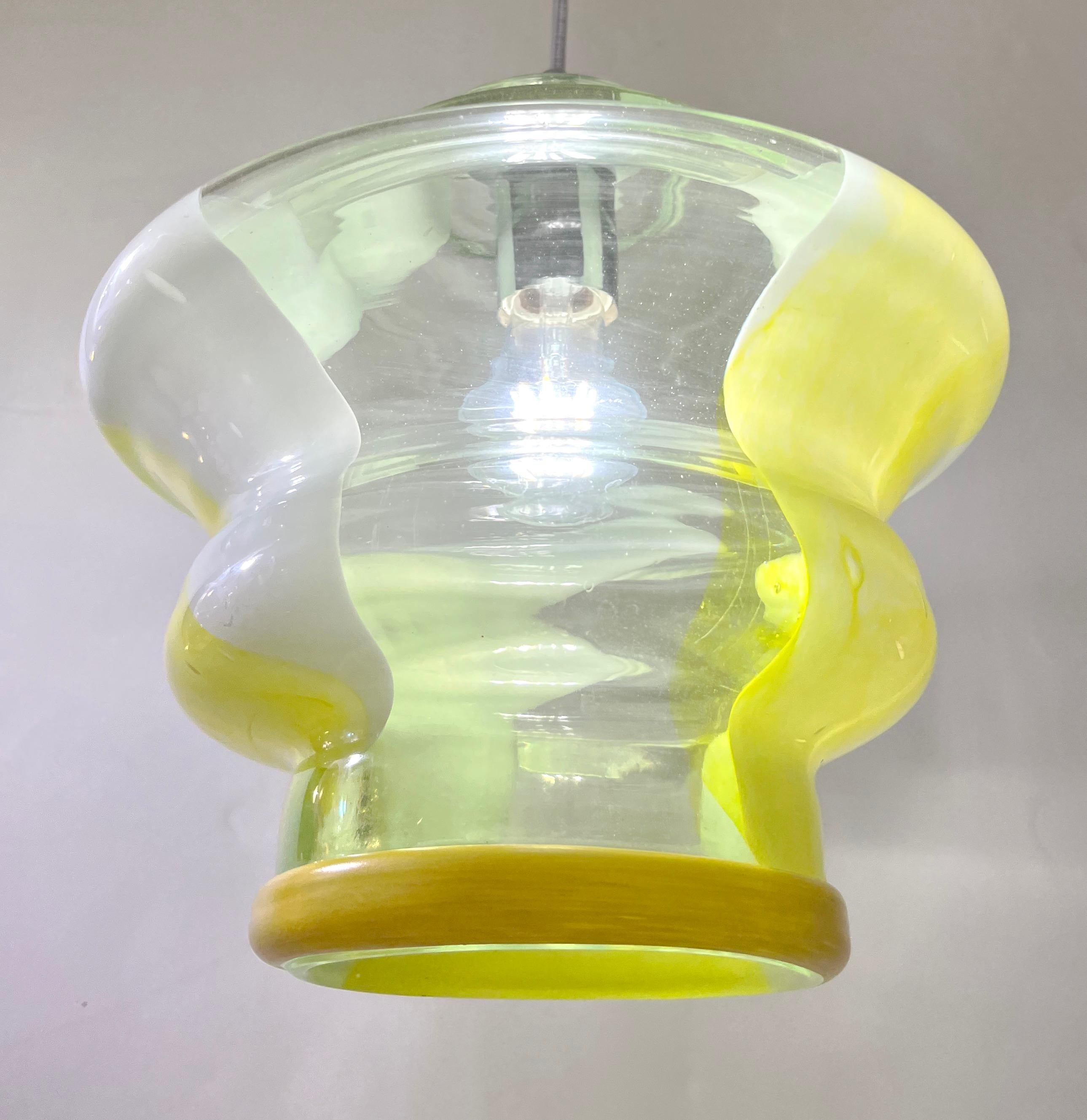 Bespoke Italian Organic Lemon Yellow White Step Tulip Murano Glass Pendant Light In Excellent Condition For Sale In New York, NY