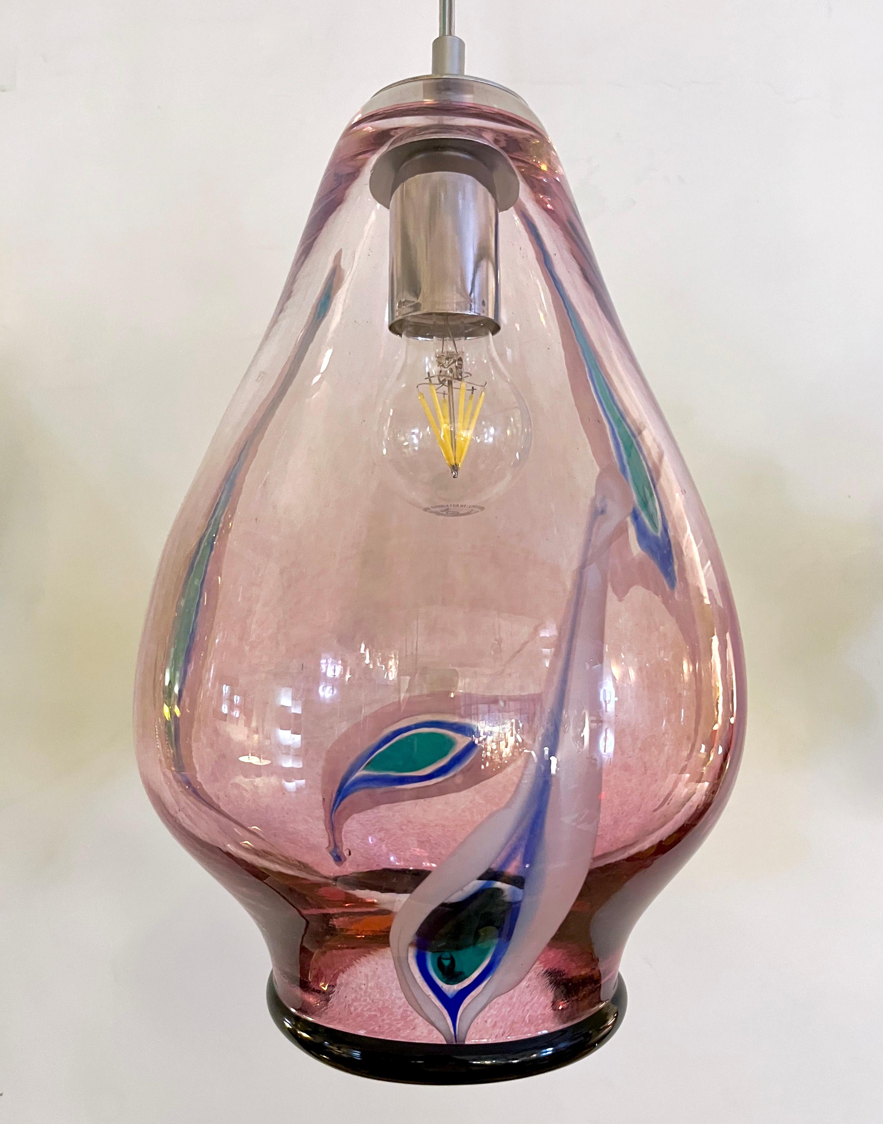 Satin Lampe à suspension italienne sur mesure en verre de Murano organique pour tulipe violette, noire et blanche en vente