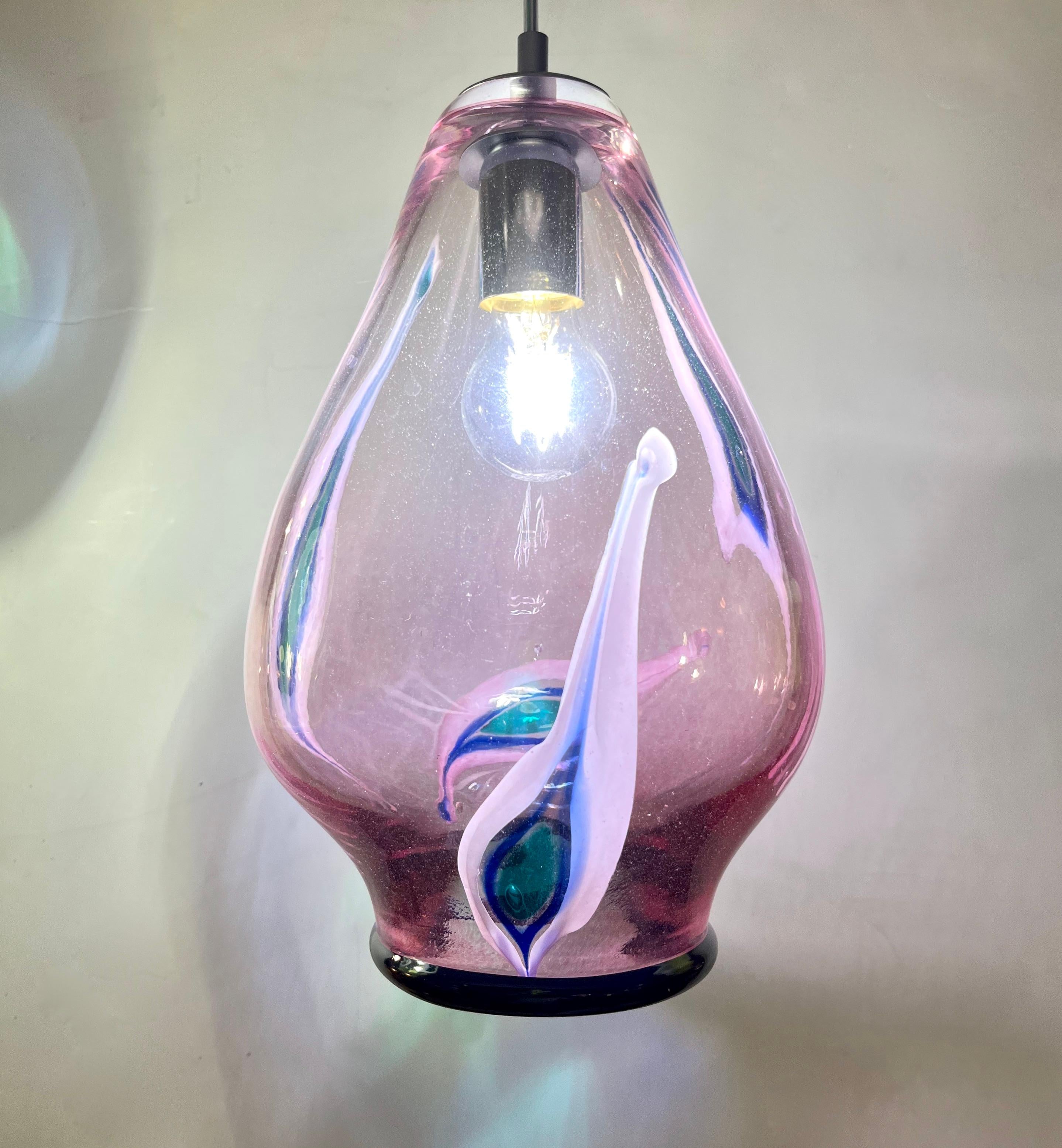 Lampe à suspension italienne sur mesure en verre de Murano organique pour tulipe violette, noire et blanche en vente 7