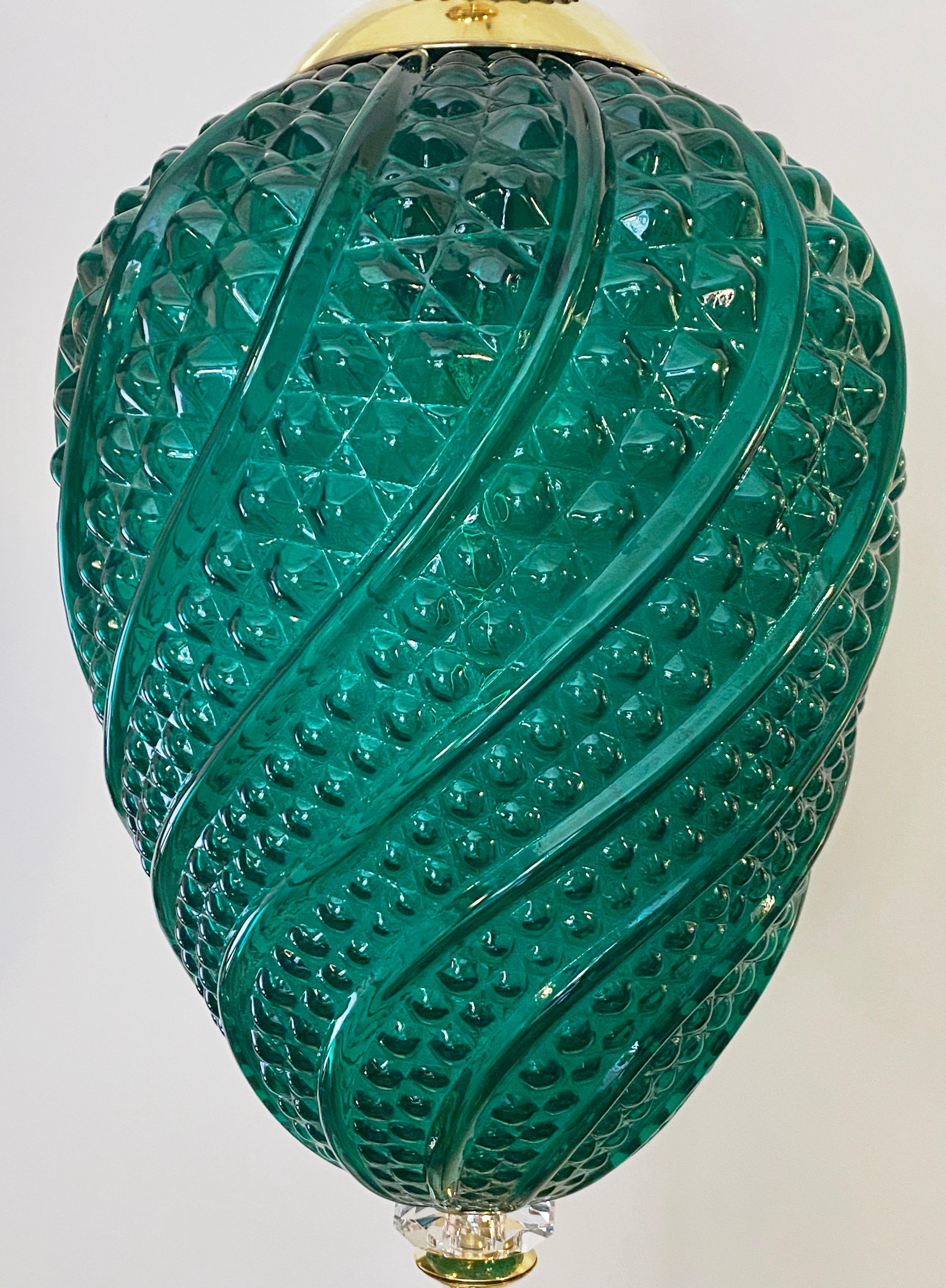 Bespoke Italian Oval Black Crystal Green Murano Glass Brass Egg Pendant Light (Handgefertigt) im Angebot
