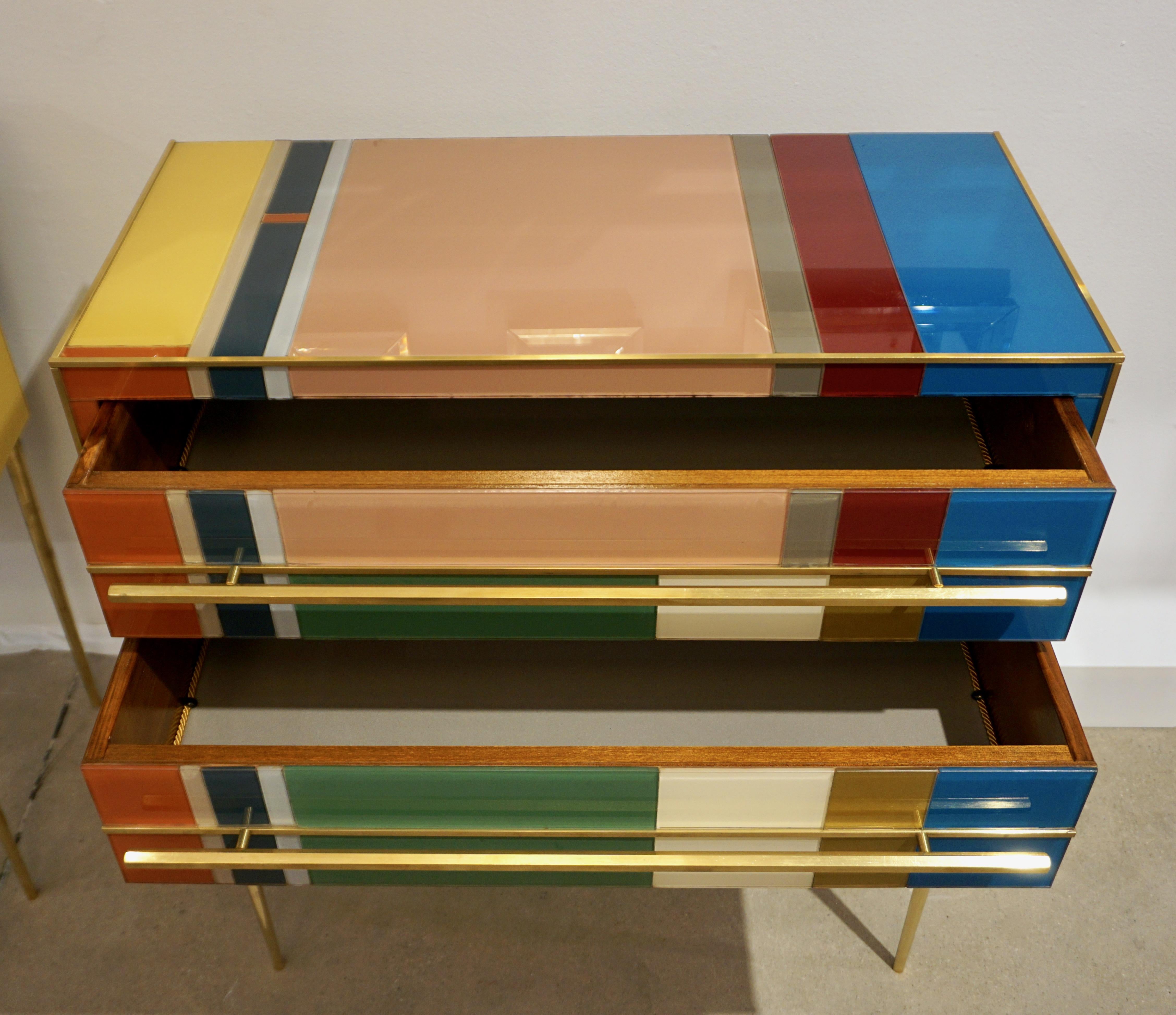 Postmoderne Paire de commodes/tables d'appoint italiennes sur mesure de style Mondrian bleu vert jaune en vente