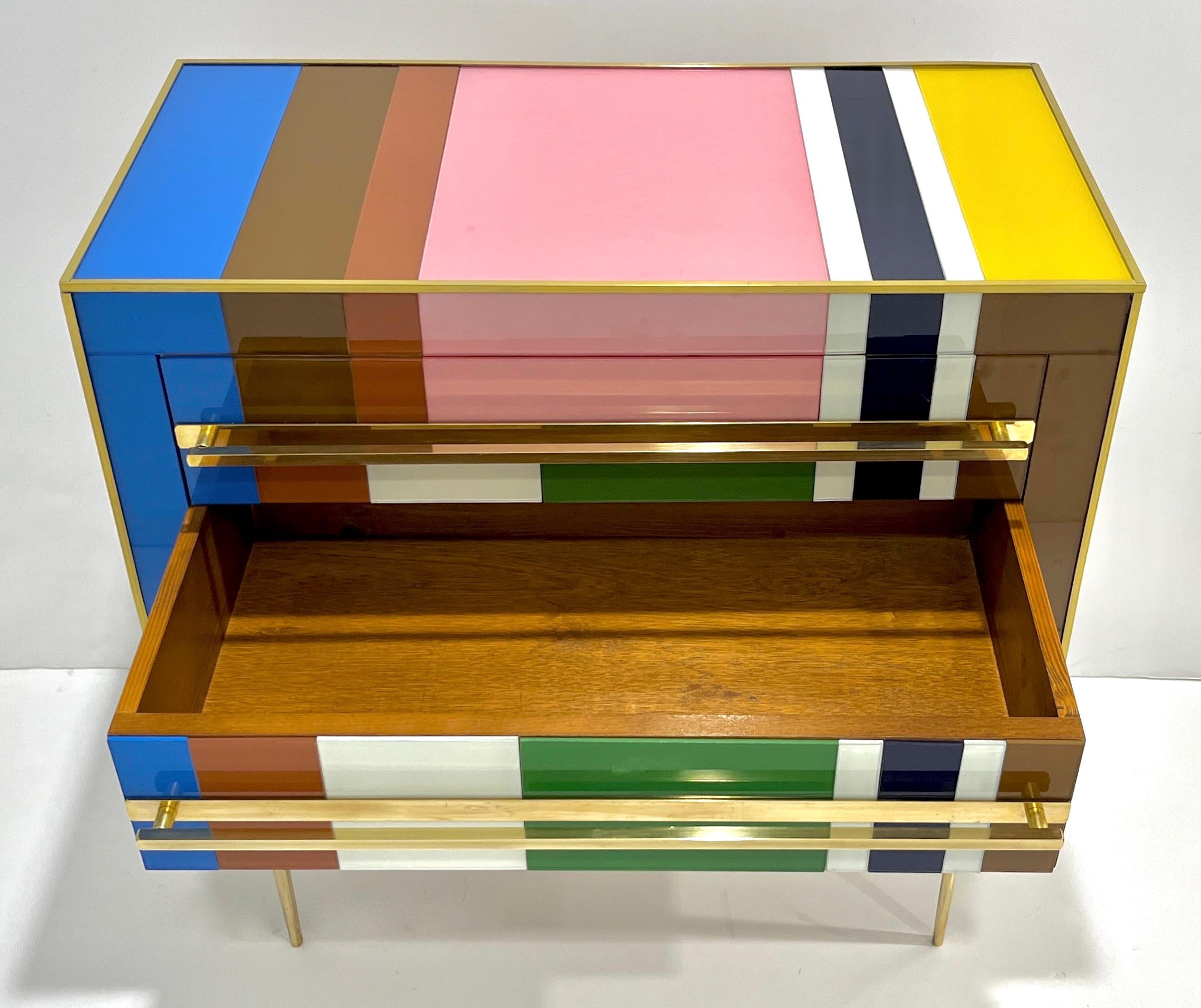 Pareja de cómodas / mesas auxiliares italianas a medida de estilo Mondrian Azul Verde Amarillo Siglo XXI y contemporáneo en venta