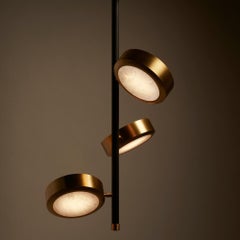 Maßgeschneiderte italienische Pendelleuchte 'Orion', in mattem Schwarz und satiniertem Messing