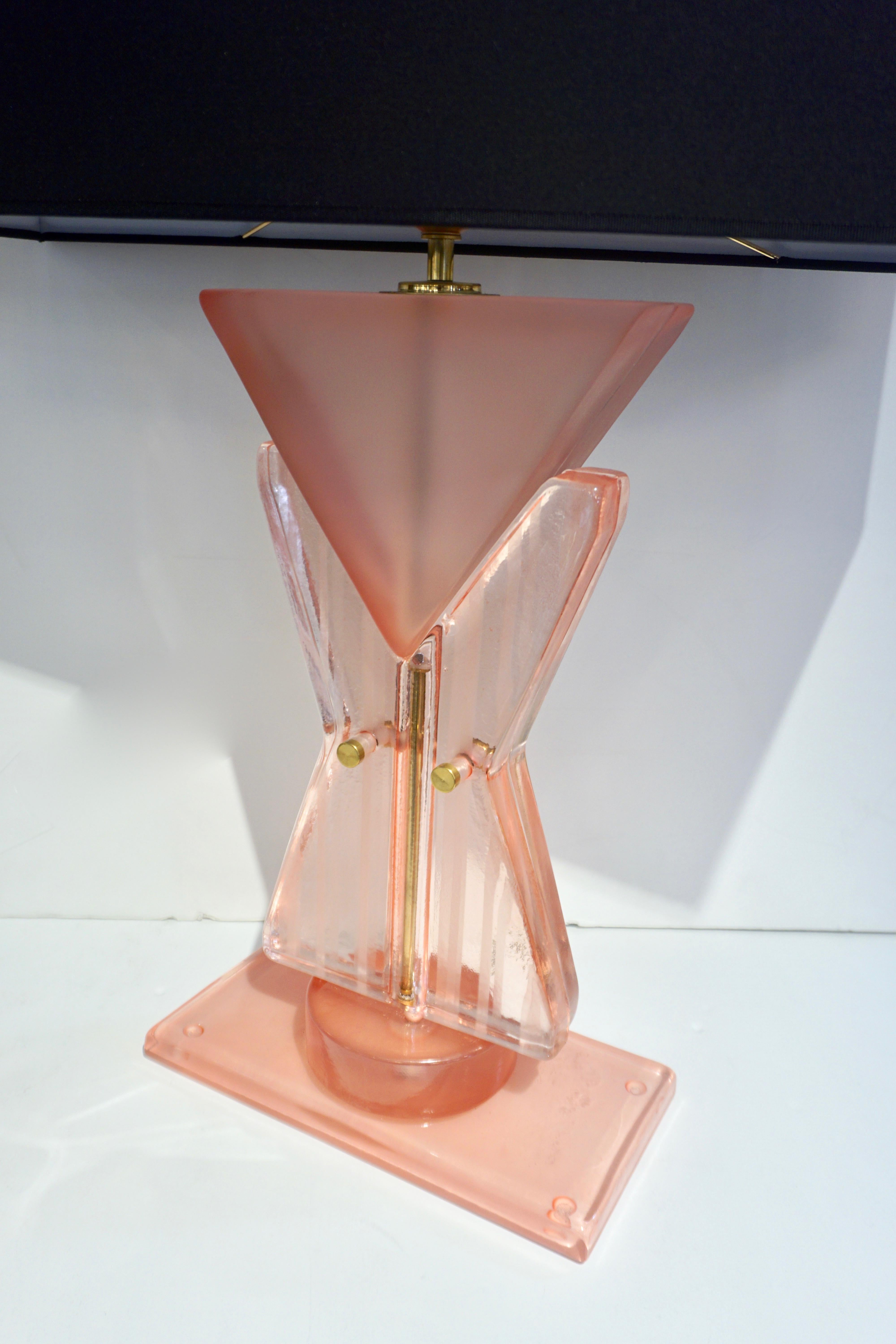 Lampe de bureau italienne sur mesure de style post-moderne en verre de Murano rose et rose, de couleur géométrique en vente 4