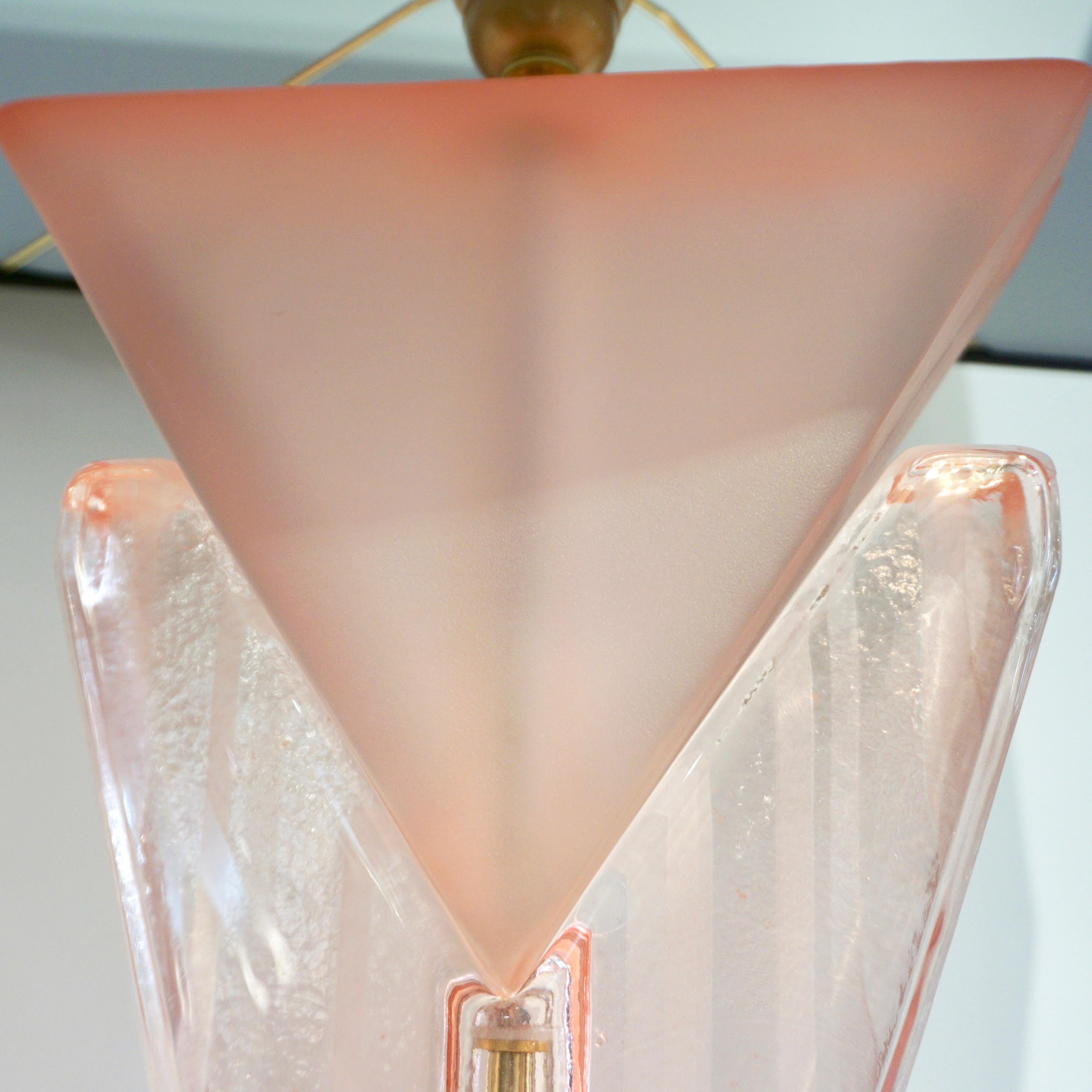 Lampada da tavolo postmoderna italiana su misura in vetro di Murano rosa e geometrico in vendita 5