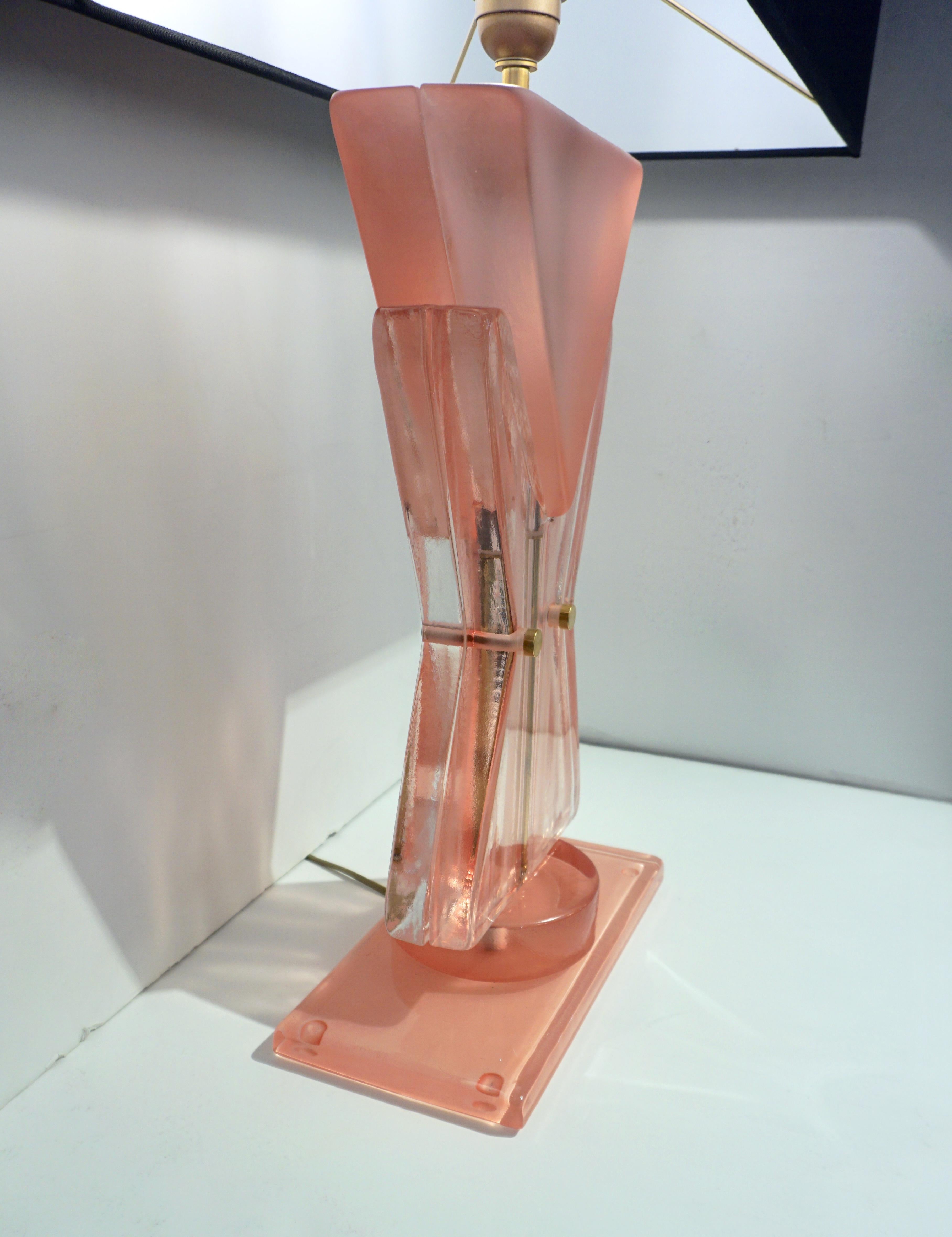 Verre de Murano Lampe de bureau italienne sur mesure de style post-moderne en verre de Murano rose et rose, de couleur géométrique en vente
