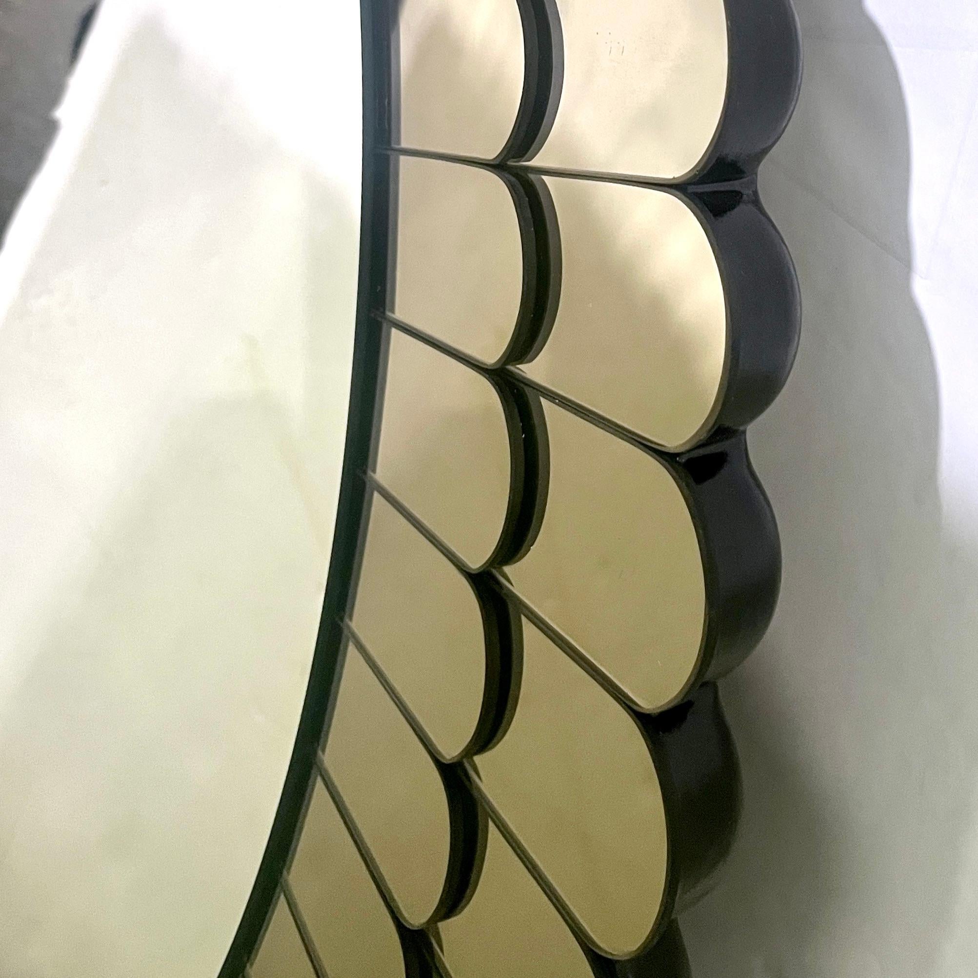 Bespoke Italian Scalloped Double Frame Smoked Bronze Murano Glass Round Mirror In New Condition For Sale In New York, NY