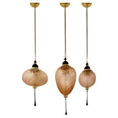 Bespoke Italienisch Satz von 3 Schwarz & Rosa Crystal Murano Glas Messing Pendelleuchten