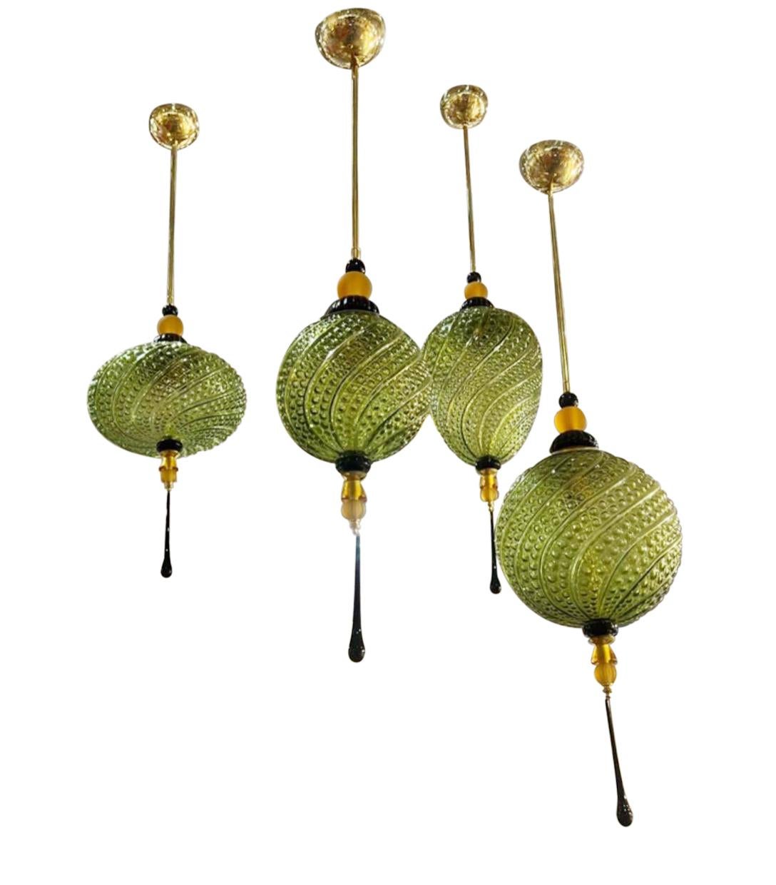 Bespoke Italian Set of 4 Black & Pink Crystal Murano Glass Brass Pendant Lights For Sale 1