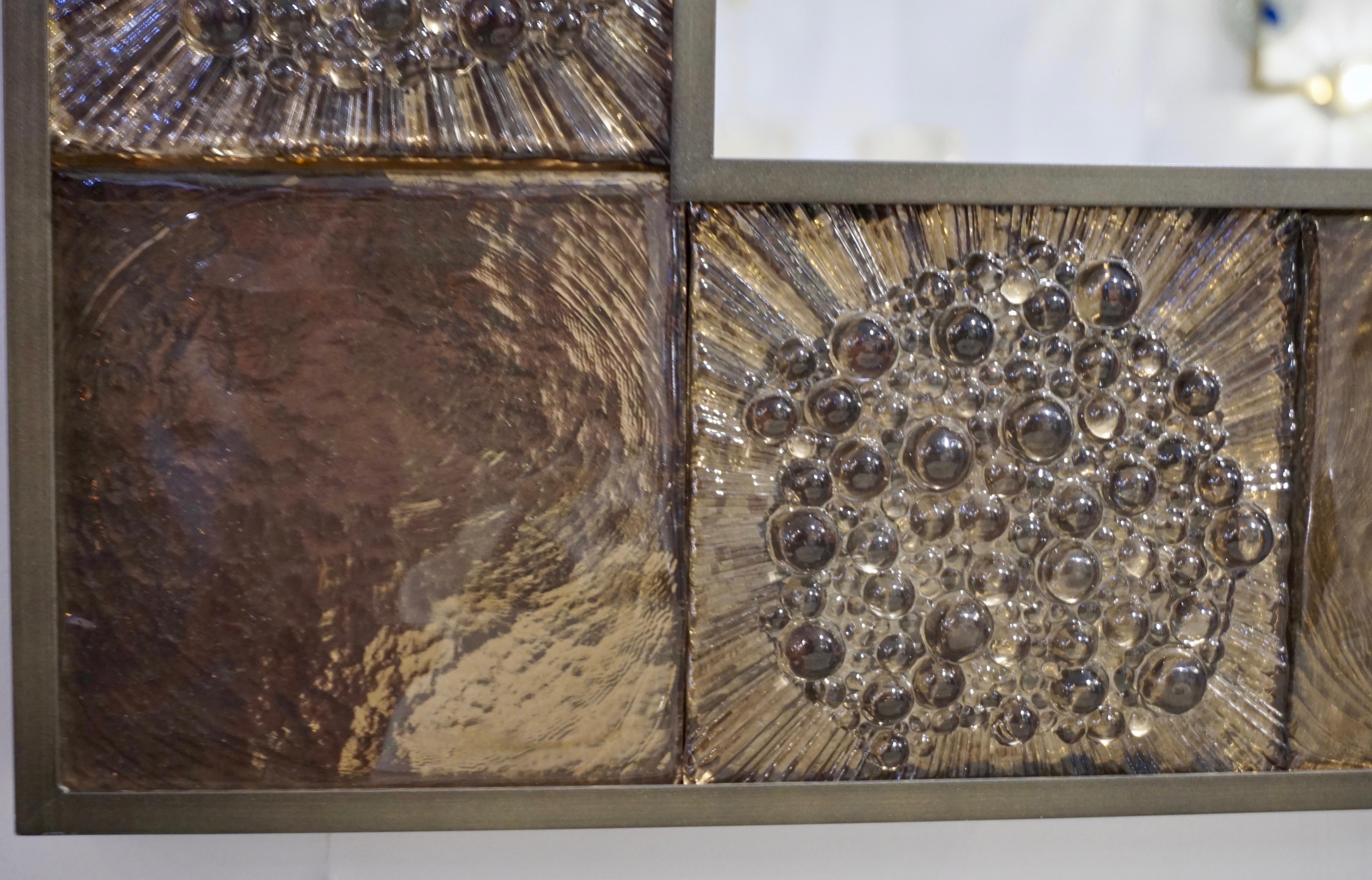 Industriel Miroir italien sur mesure en verre de Murano en miroir ambré fumé et carreaux de bronze géométriques en vente
