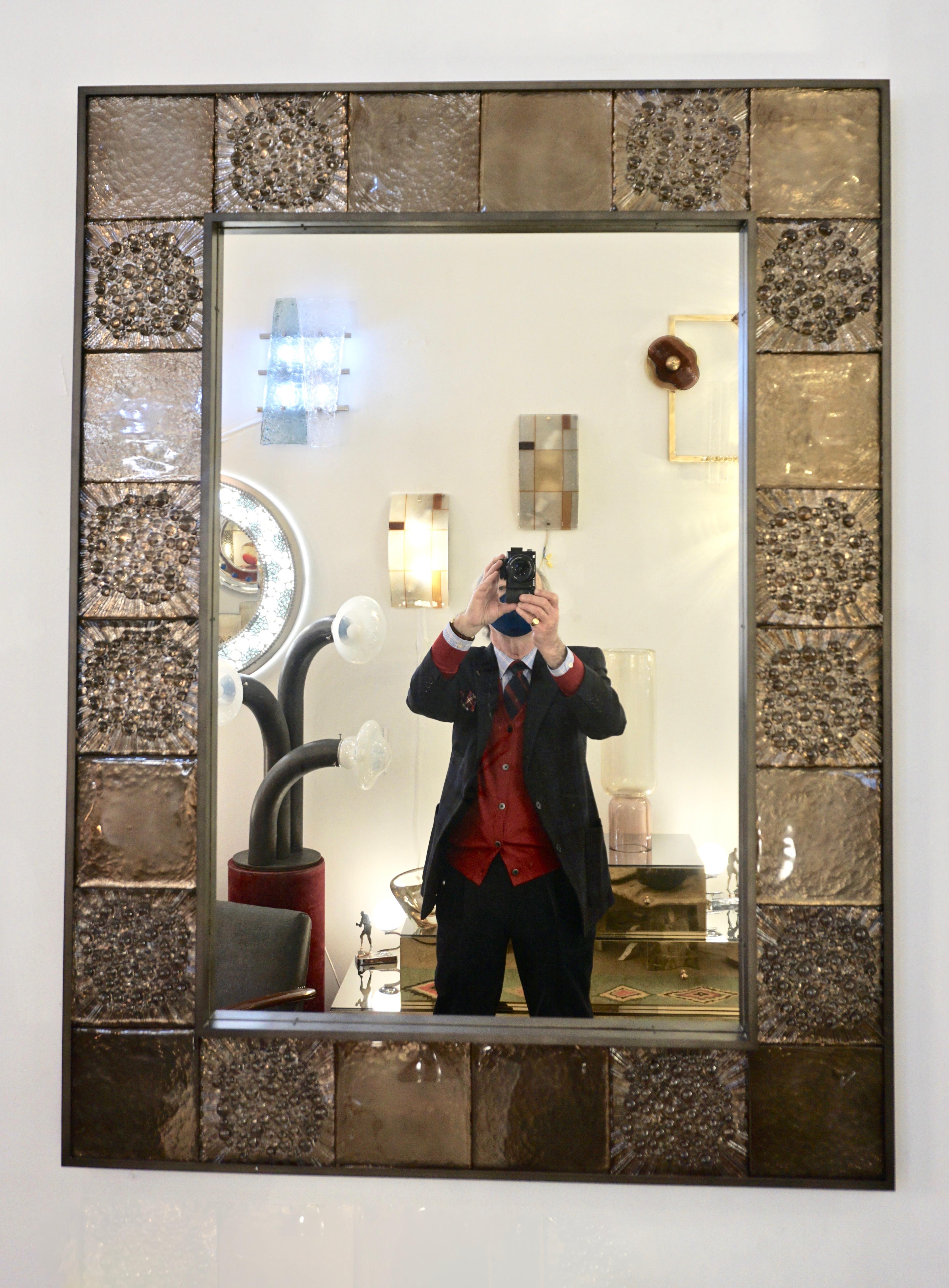 Verre de Murano Miroir italien sur mesure en verre de Murano en miroir ambré fumé et carreaux de bronze géométriques en vente