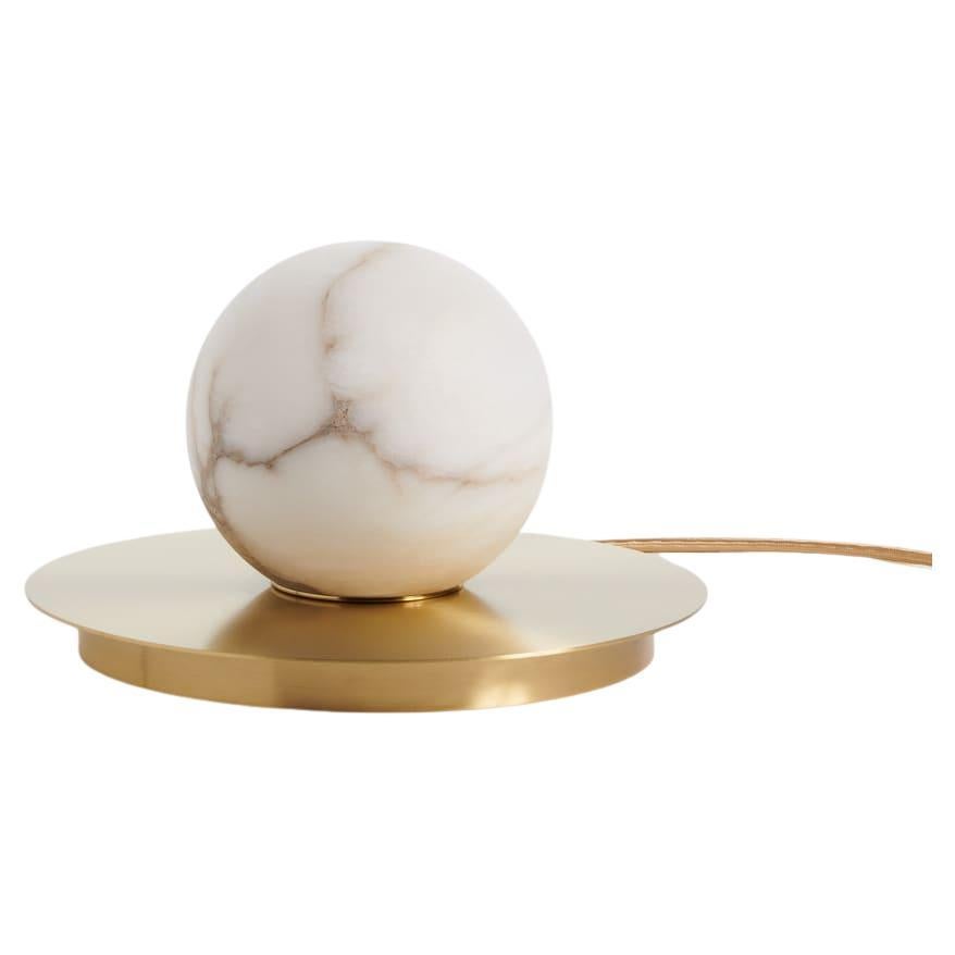 Maßgefertigte italienische Tischleuchte 'Mini Alabaster Moon' aus satiniertem Messing und Alabaster