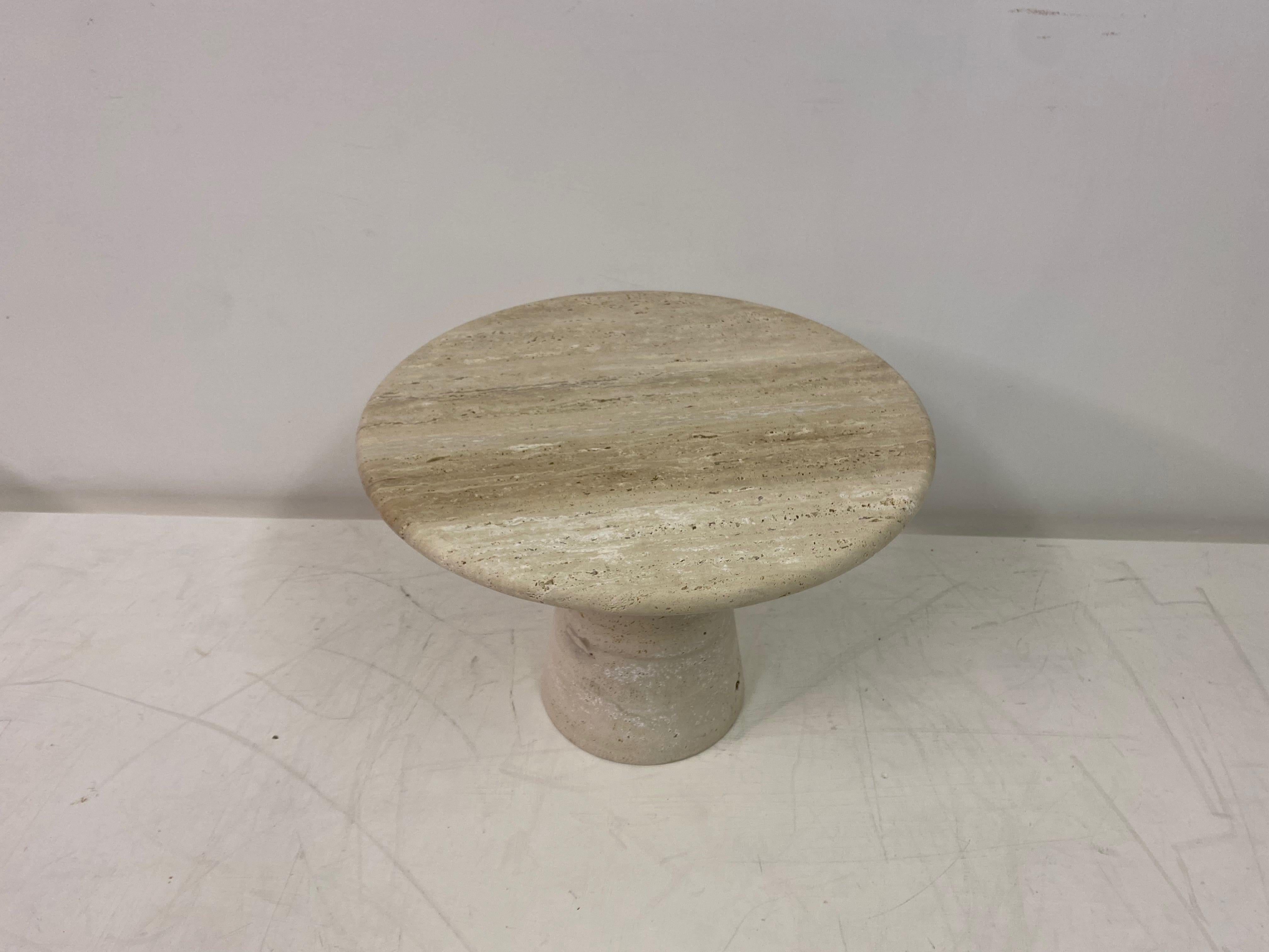 Coffee table or side table

Travertine

Made to order in Italy

Size can be customized

Different marbles can be used

Italy.