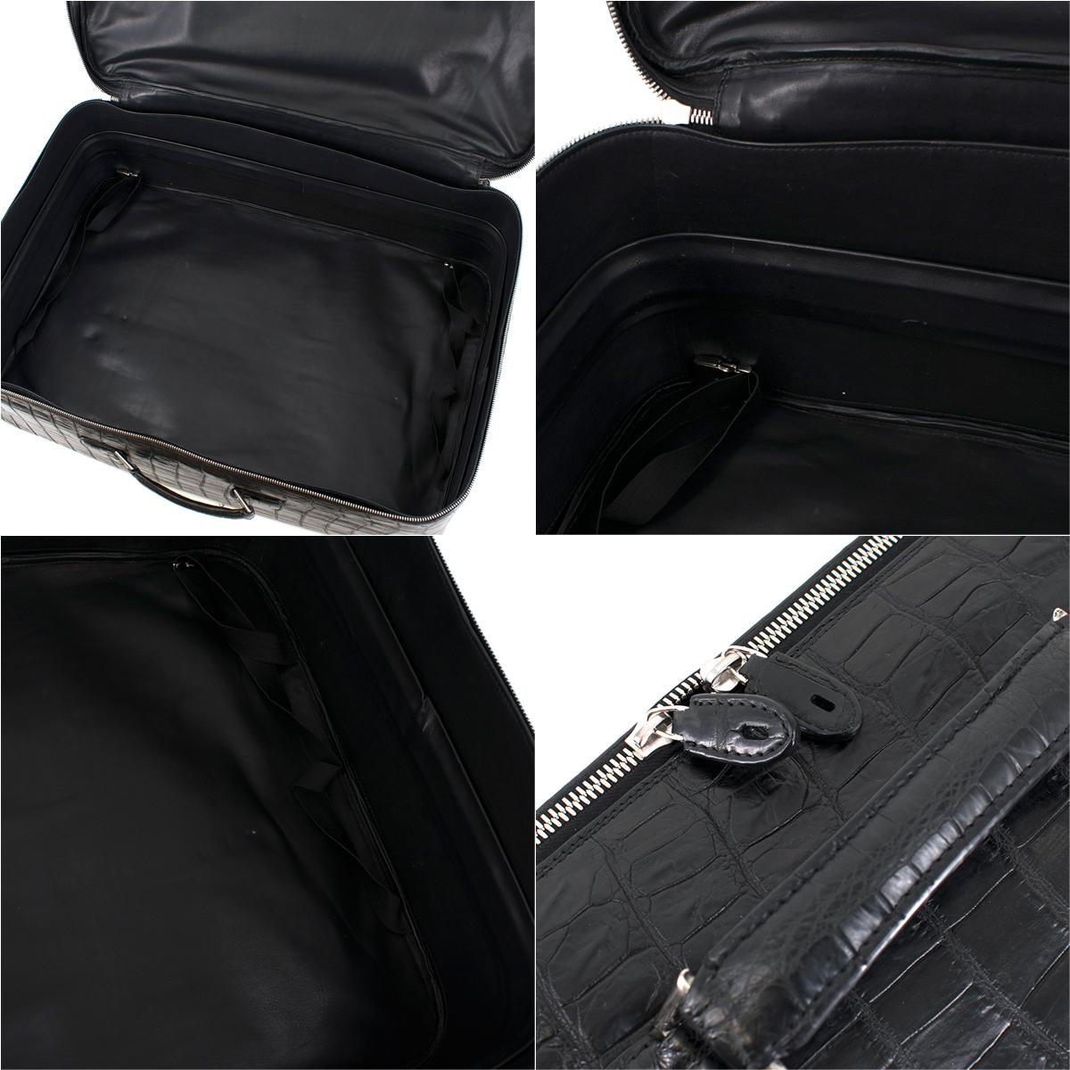 Bespoke large black matte crocodile leather suitcase For Sale 3