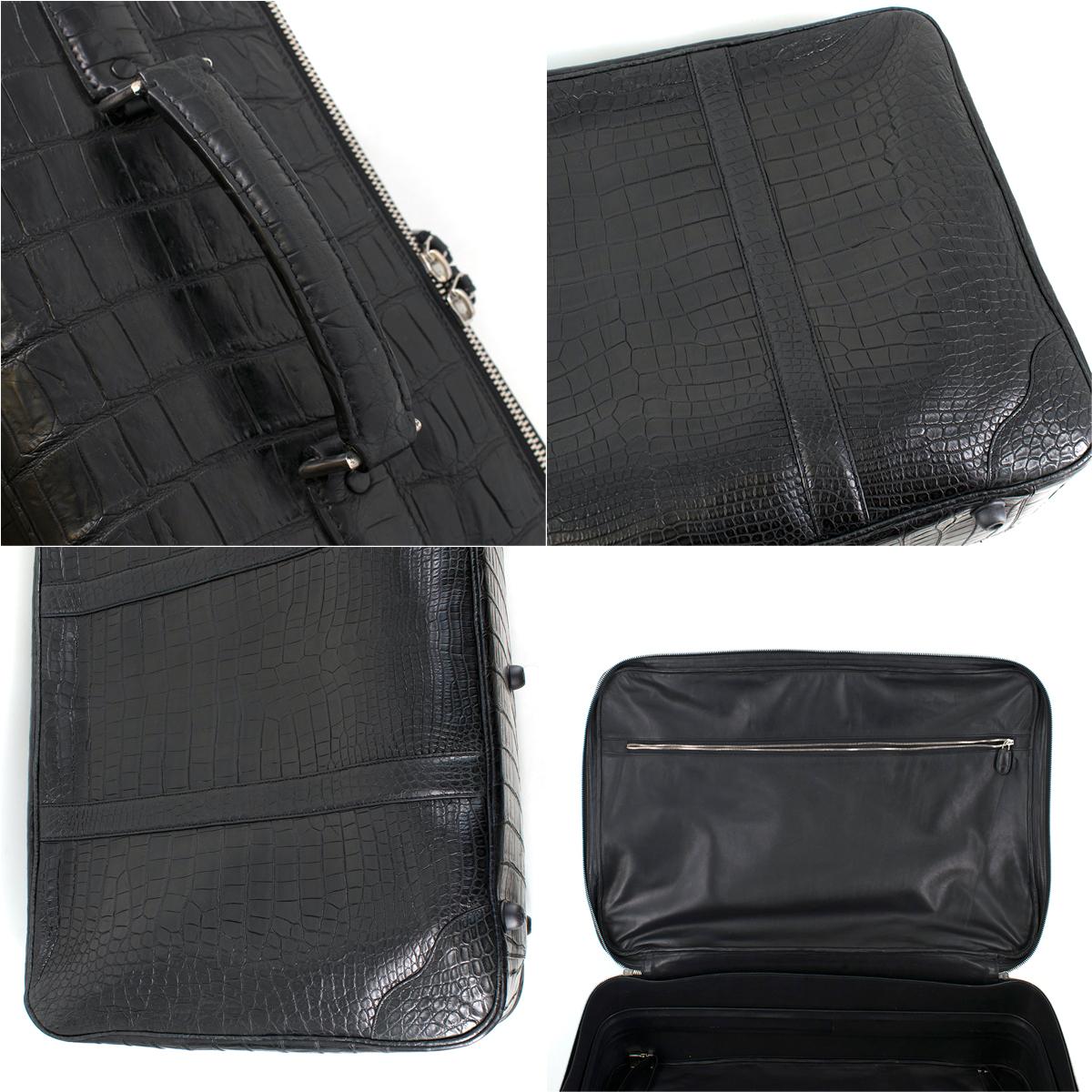 Bespoke large black matte crocodile leather suitcase For Sale 2