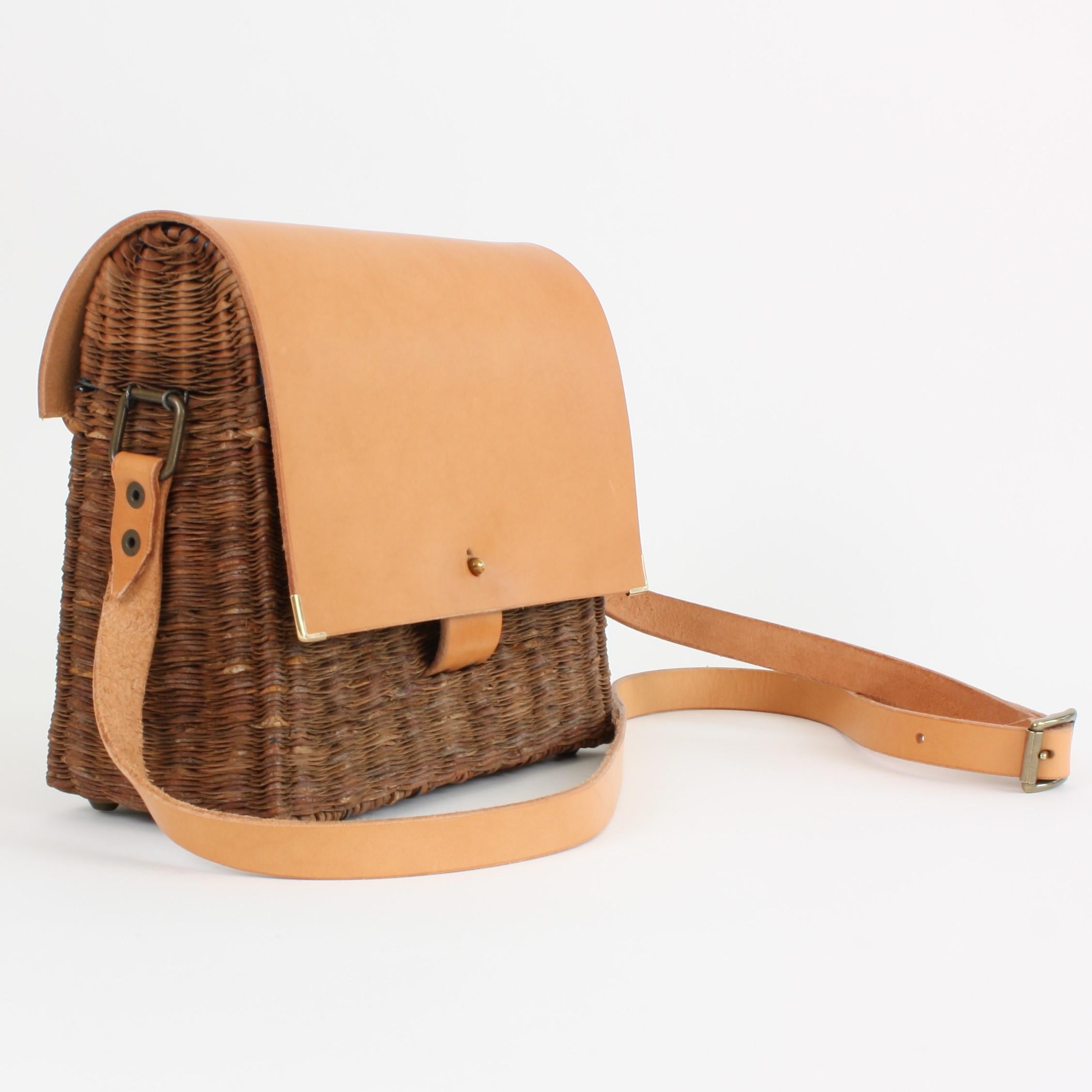 Stunning custom-made, woven handbag with taurillon leather and hand-dyed cotton lining. Woven from thin strips of the outer bark of willow branches, chosen for their rich texture and their warm palette of browns, greens and coppery mahogany tones.
