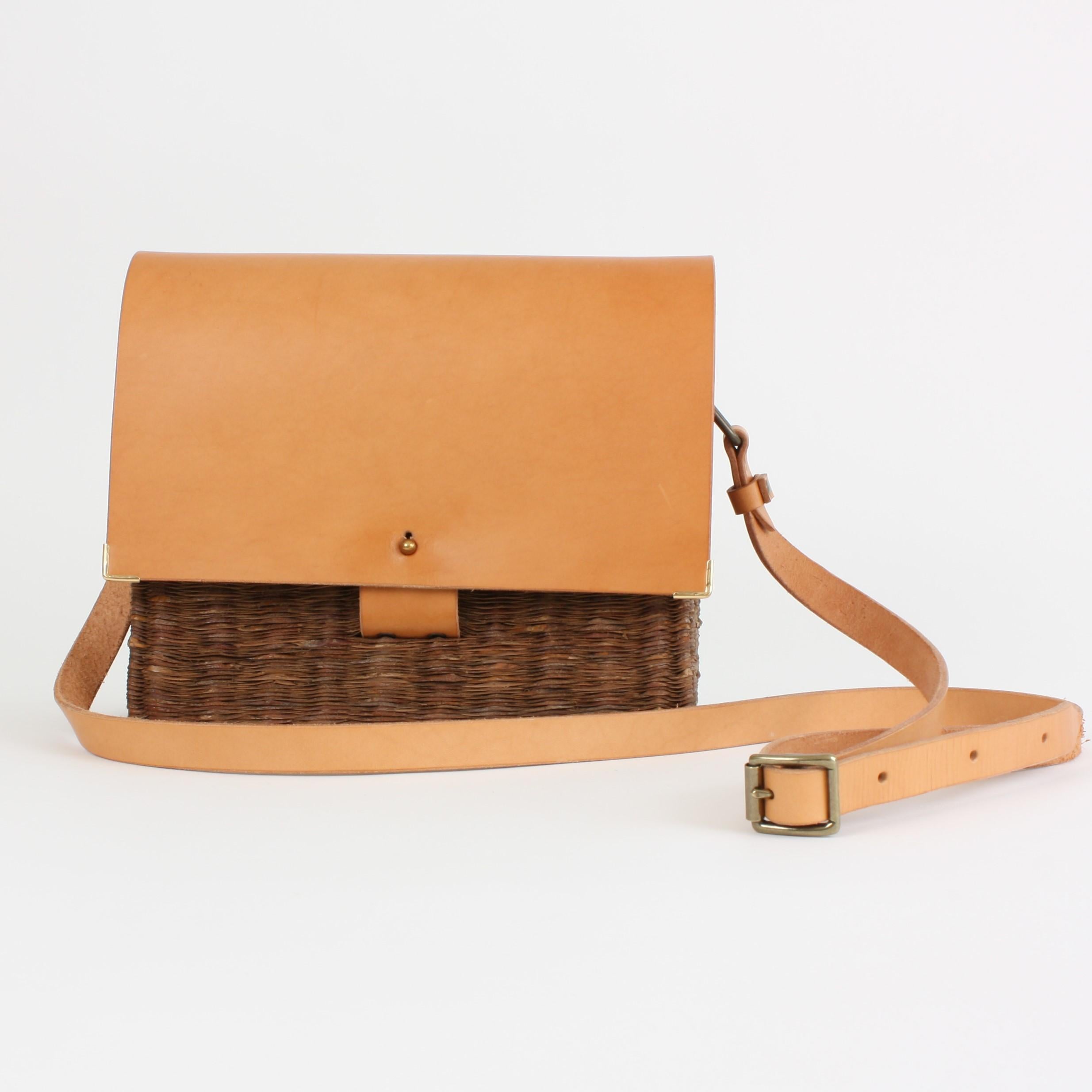 Orange Bespoke Leather and Willow Bark Crossbody Bag - Le Dévoué For Sale