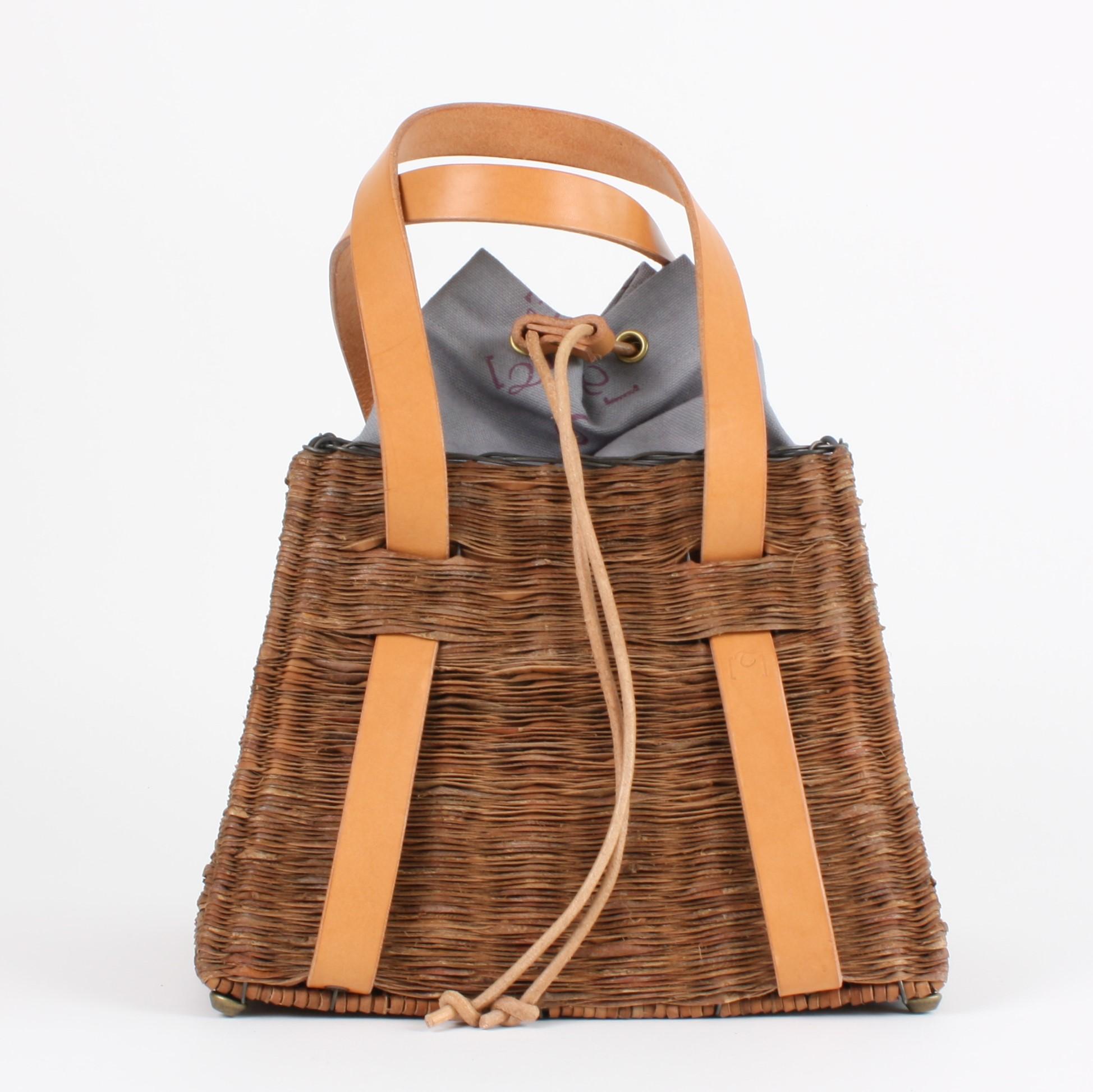 Stunning custom-made, woven handbag with taurillon leather and hand-dyed cotton lining. Woven from thin strips of the outer bark of willow branches, chosen for their rich texture and their warm palette of browns, greens and coppery mahogany tones.