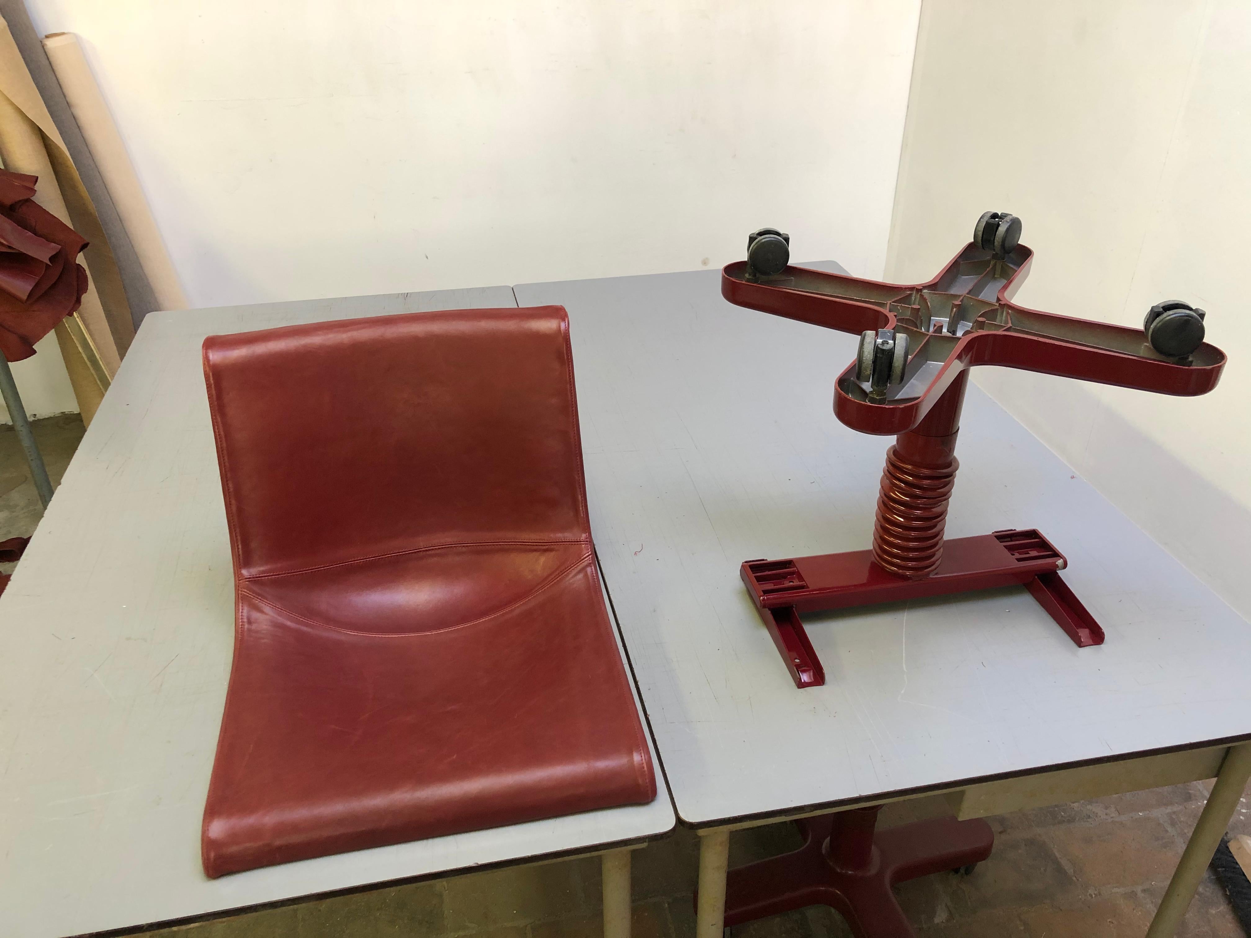 Chaise de bureau en cuir sur mesure Ettore Sottsass Olivetti Synthesis, Italie 2