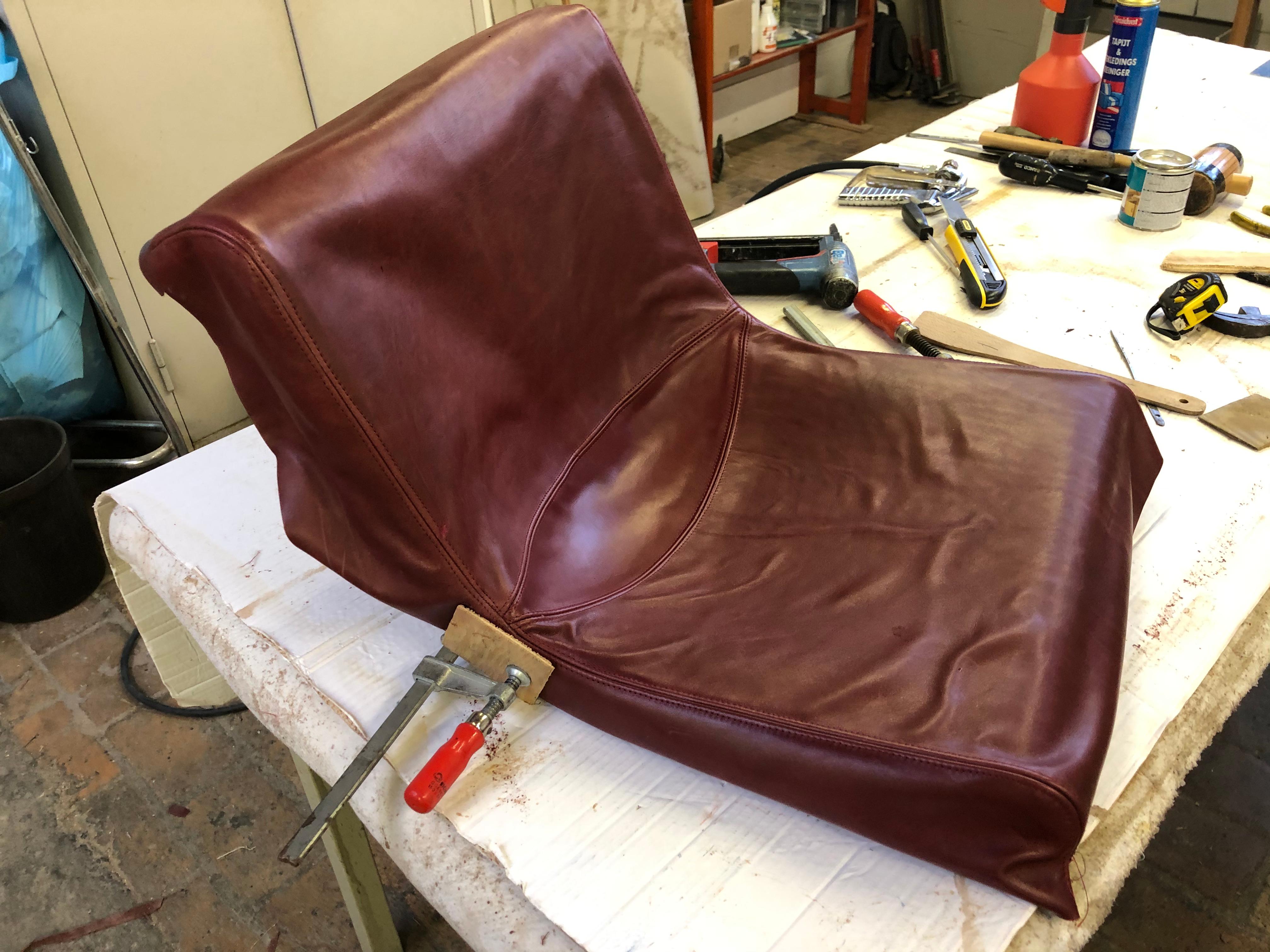 italien Chaise de bureau en cuir sur mesure Ettore Sottsass Olivetti Synthesis, Italie