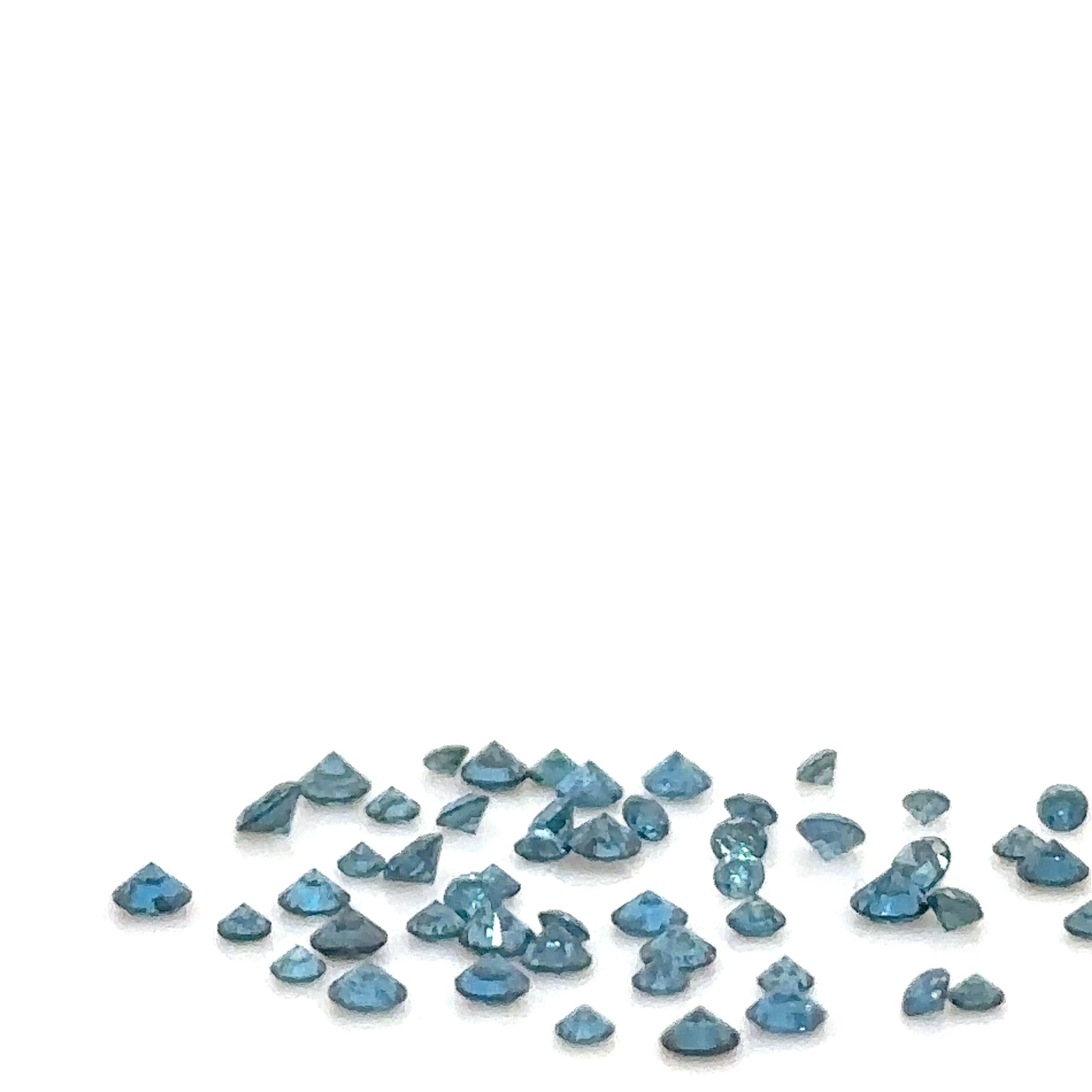 Un set di diamanti rotondi a taglio brillante blu profondo trattati, circa 0,02ct ciascuno, 50 in totale, per un peso di 1,00ct.

Metallo: N/D
Carati: 1,00ct
Colore: blu
Chiarezza: N/D
Taglio: Taglio rotondo brillante
Peso: N/D
Incisioni/marcature: