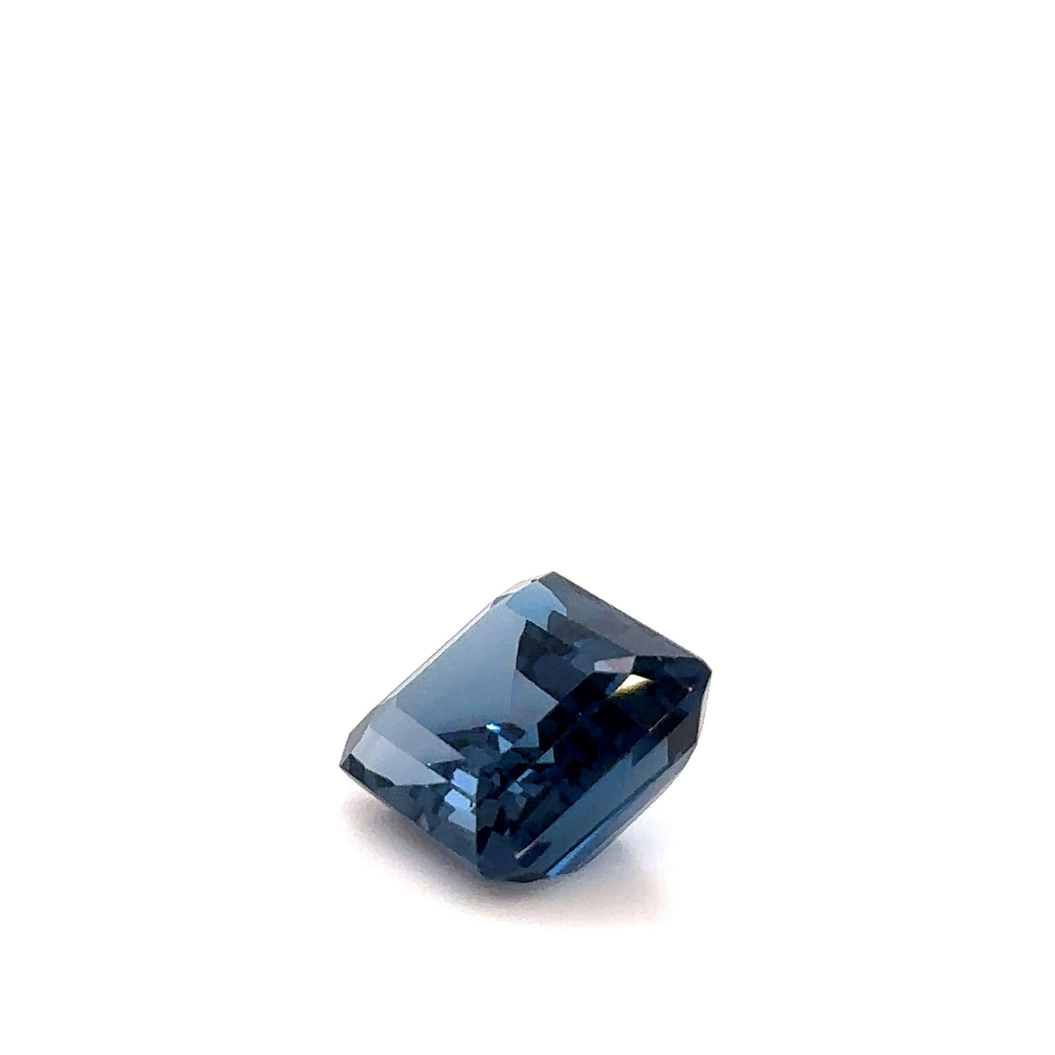 Taille émeraude Sur mesure, topaze bleue taille émeraude, 8,35 carats en vente