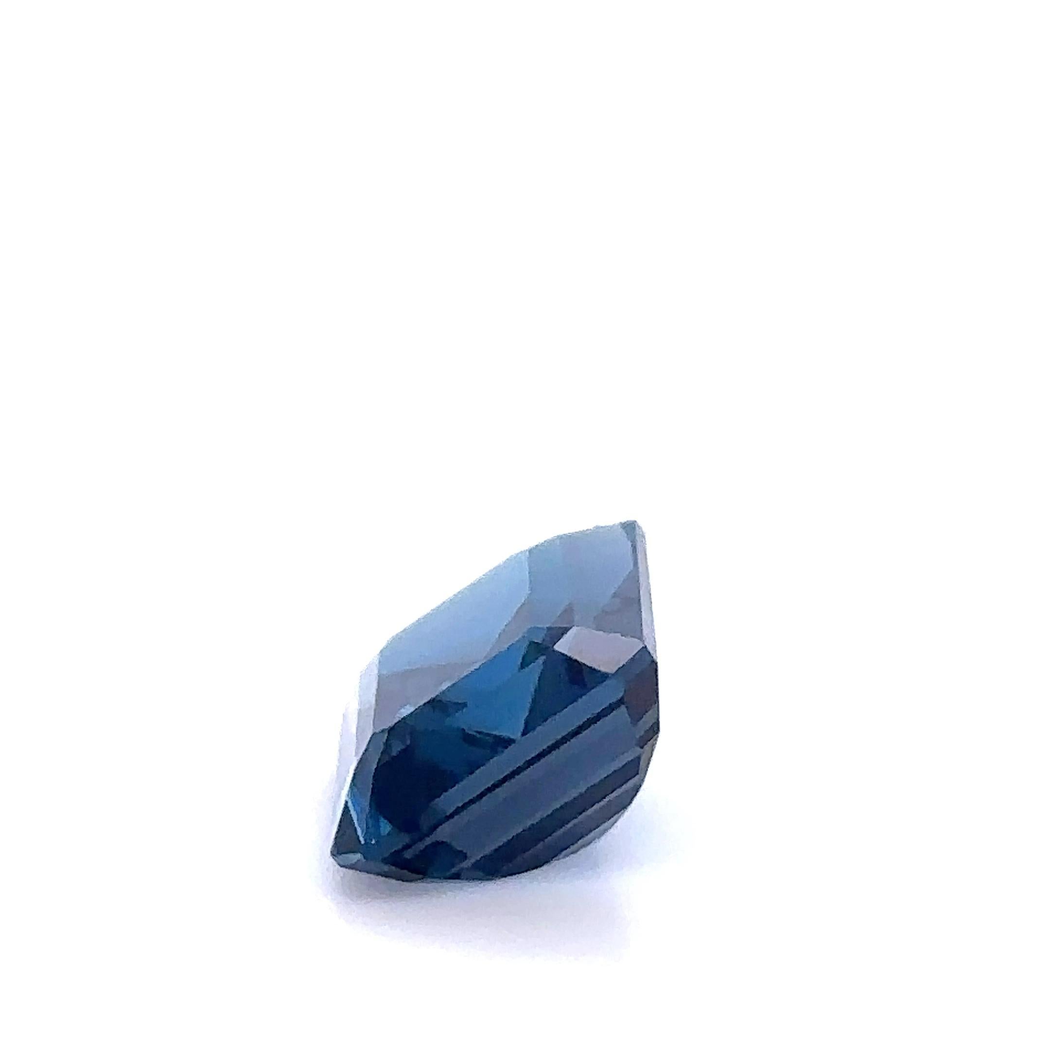 Sur mesure, topaze bleue taille émeraude, 8,35 carats Unisexe en vente