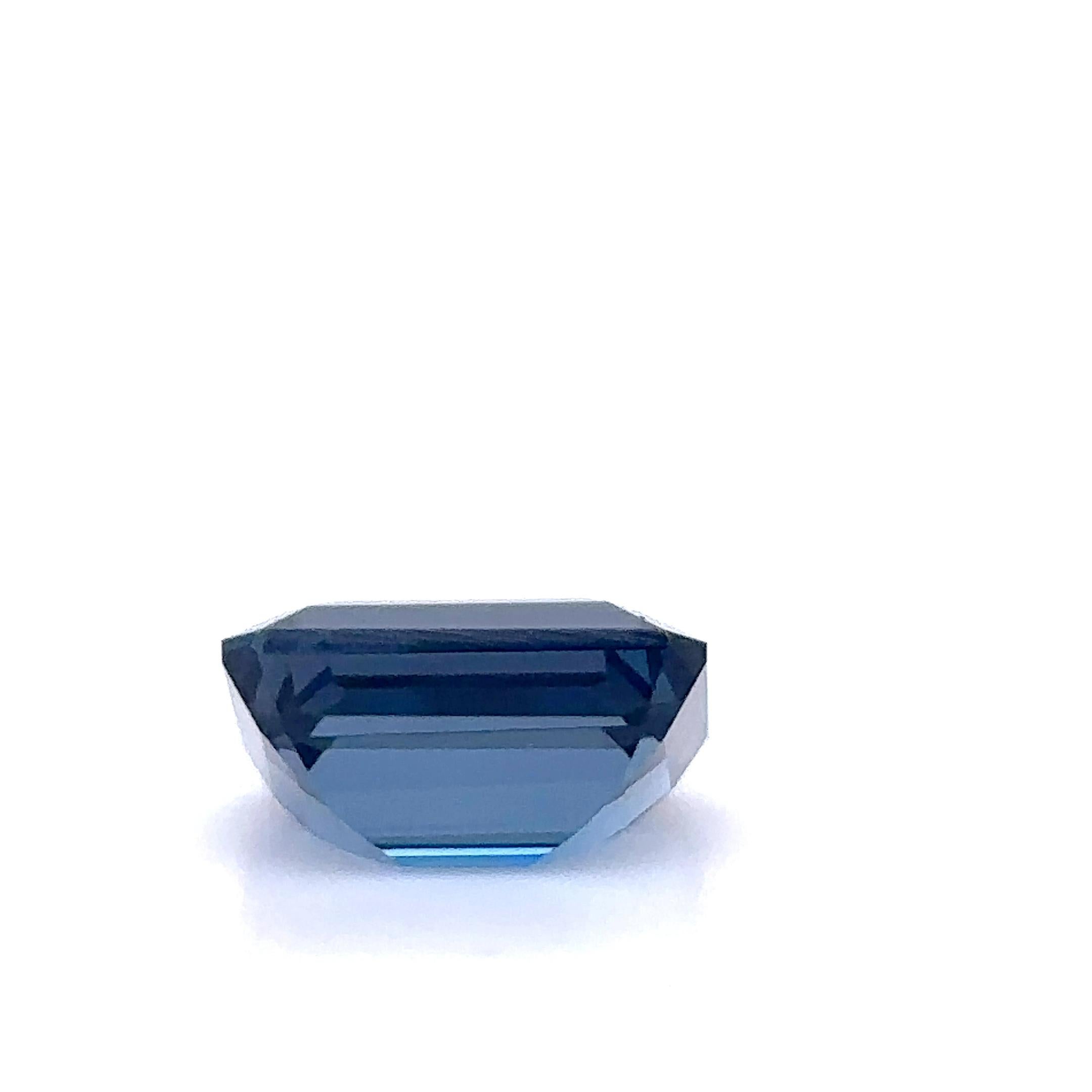 Sur mesure, topaze bleue taille émeraude, 8,35 carats en vente 1