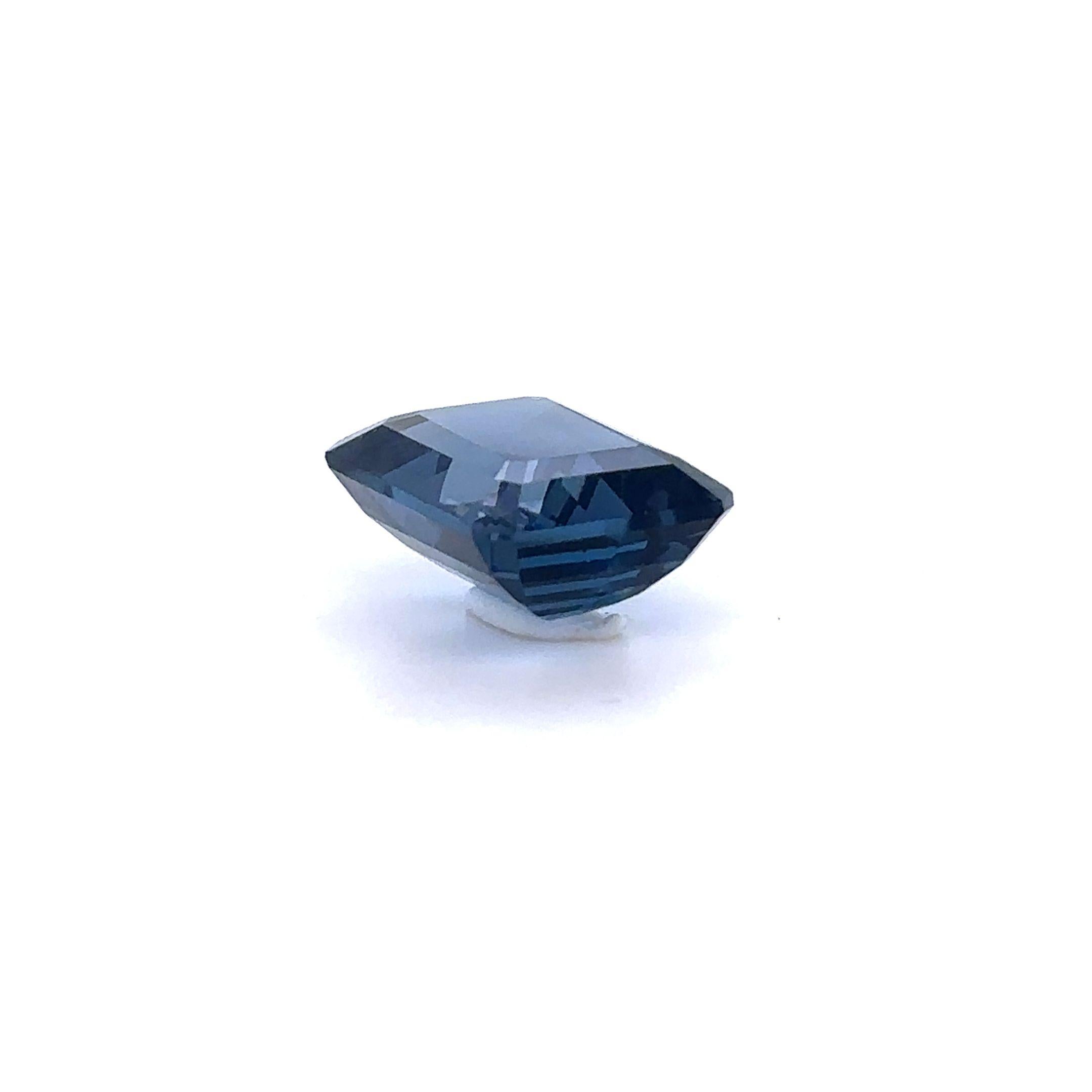 Sur mesure, topaze bleue taille émeraude, 8,35 carats en vente 3