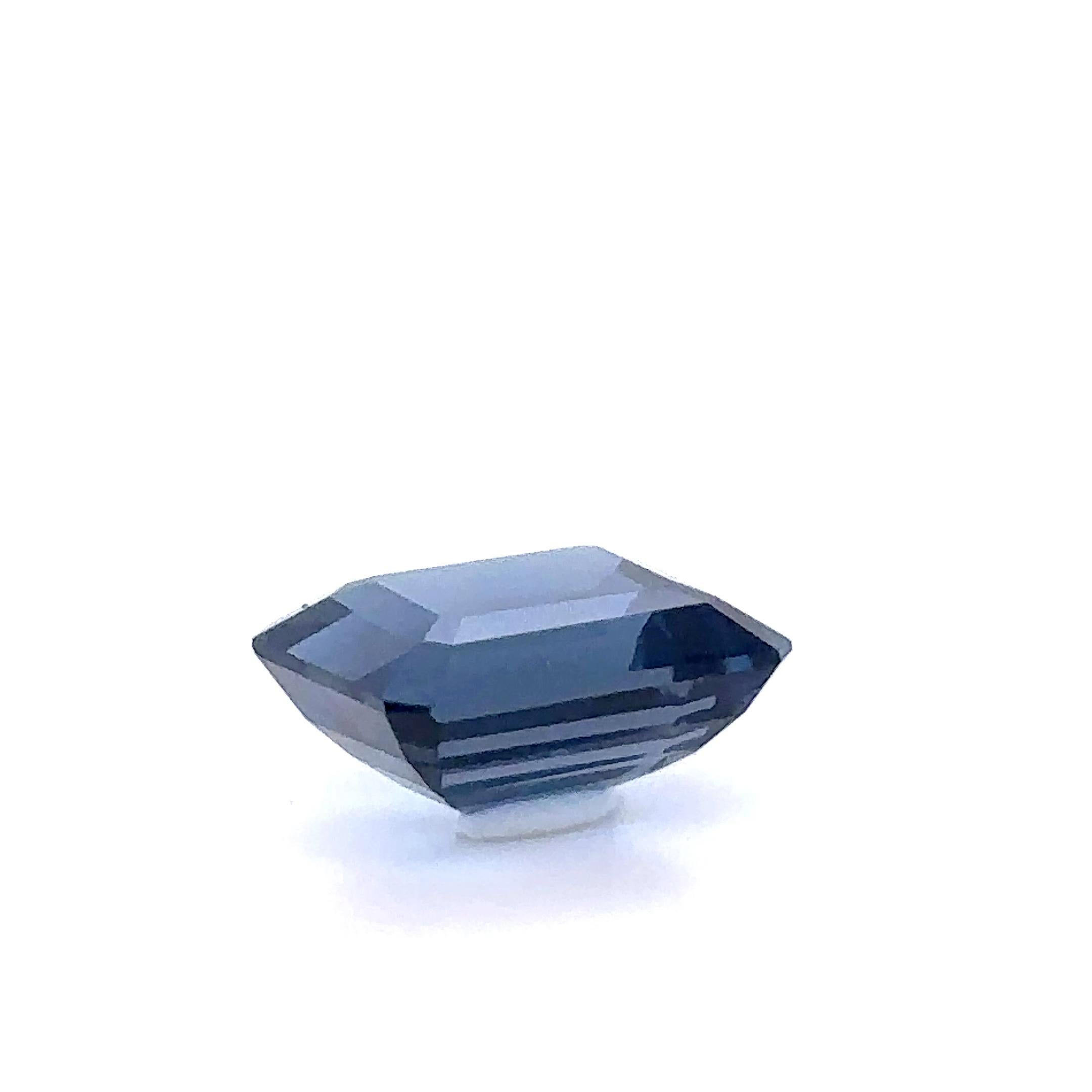 Sur mesure, topaze bleue taille émeraude, 8,35 carats en vente 4