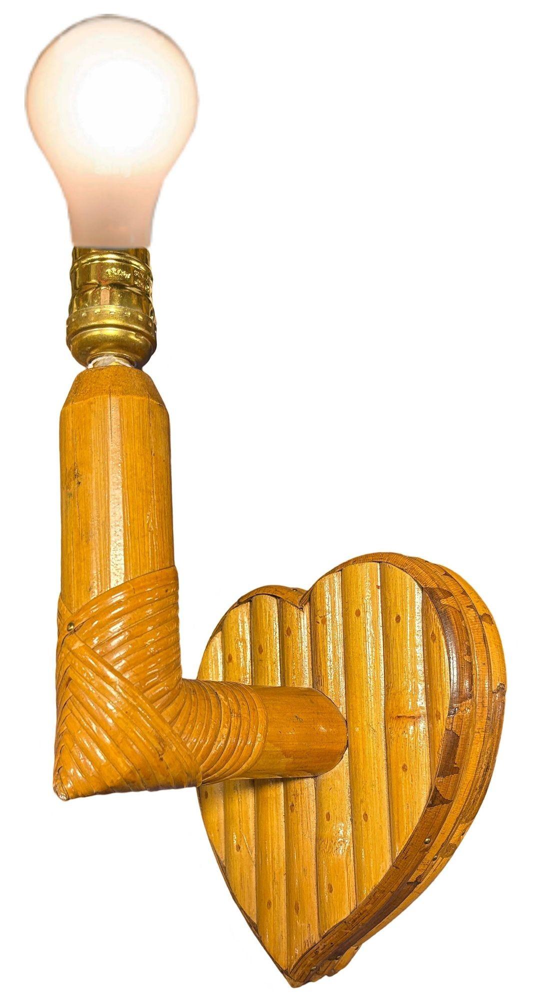 Mid-Century moderno Bespoke Mid-century Split Rattan Heart Shaped Wall Sconce in vendita
