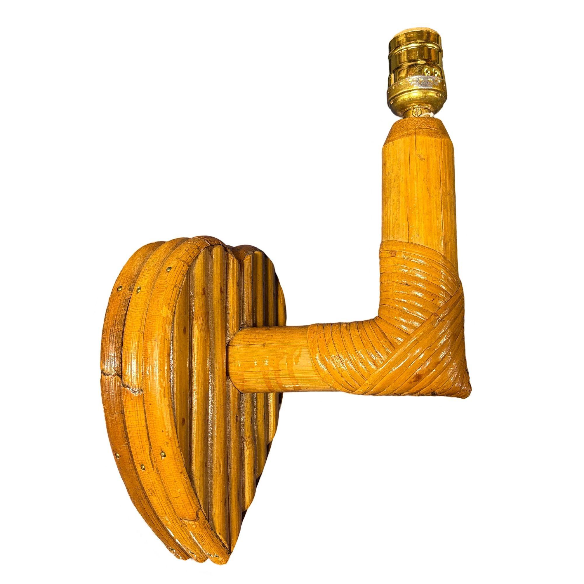 Americano Bespoke Mid-century Split Rattan Heart Shaped Wall Sconce in vendita