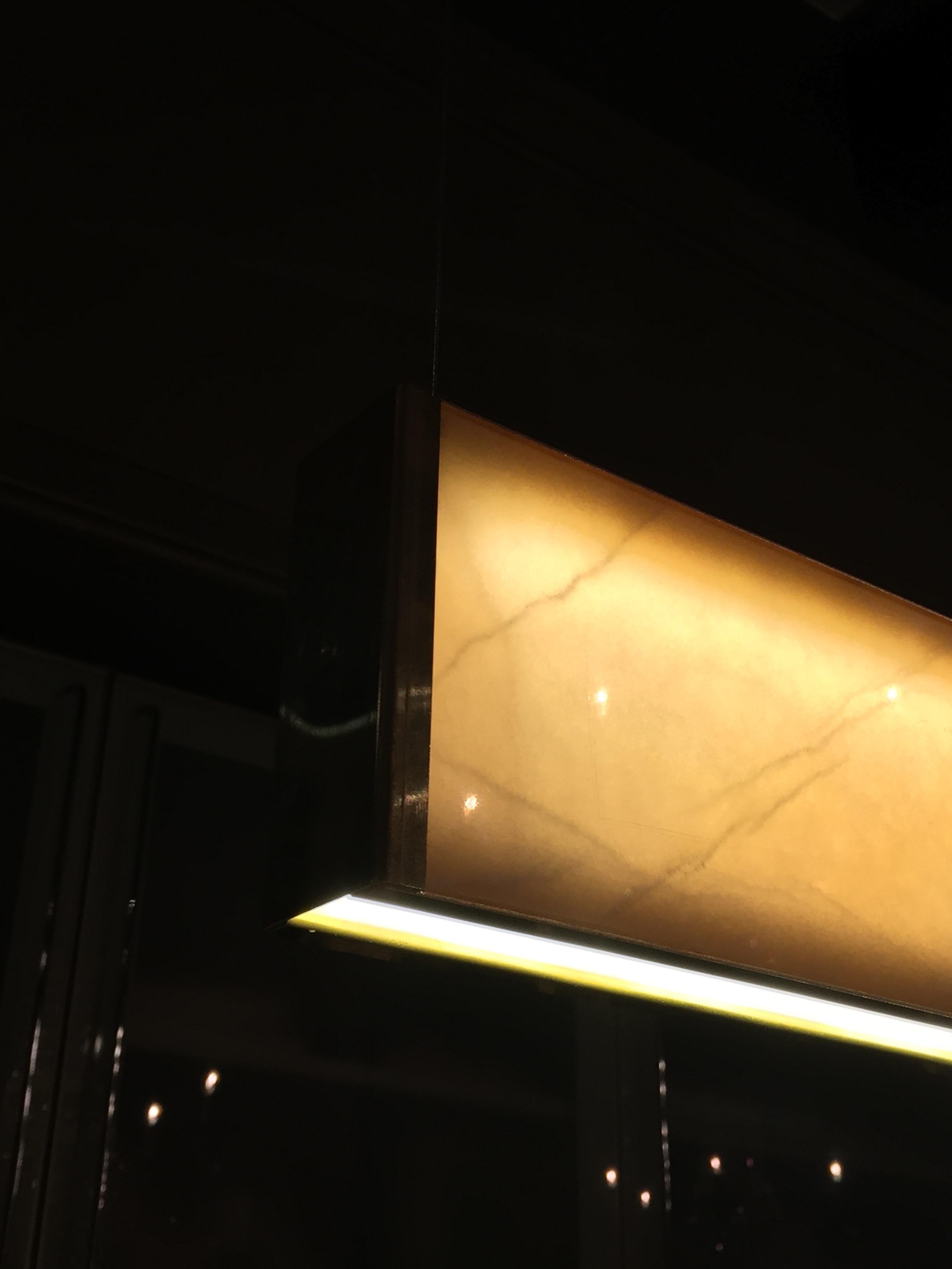 Bespoke Minimalist Italian Onyx Geometric Linear Satin Brass Pendant Chandelier In New Condition In New York, NY