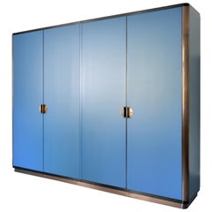 Armoire moderniste sur mesure, laque mate, métal plaqué bronze