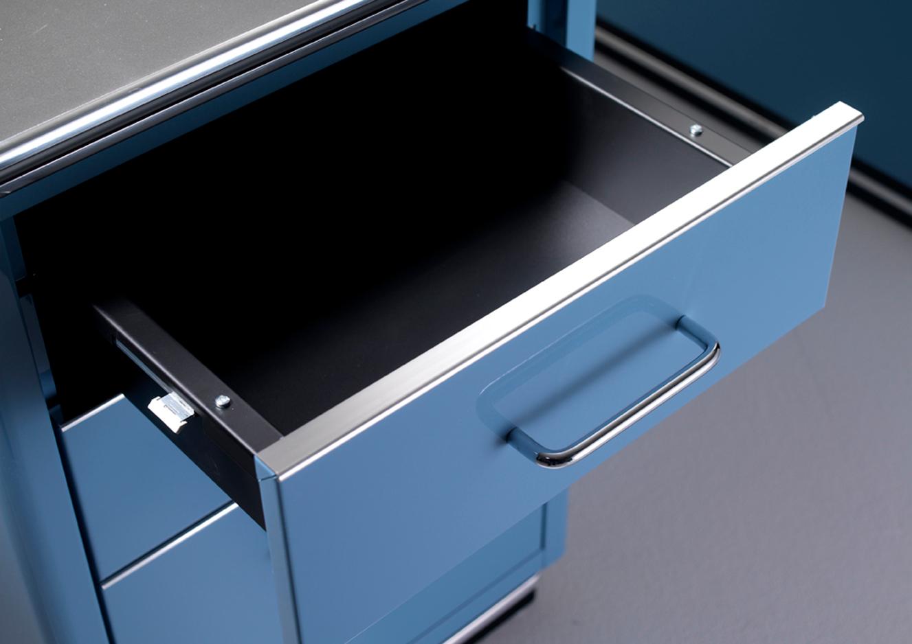 Moderno Scrivania modernista su misura in metallo, laccatura lucida, alluminio, scrivania rivestita di nero in vendita