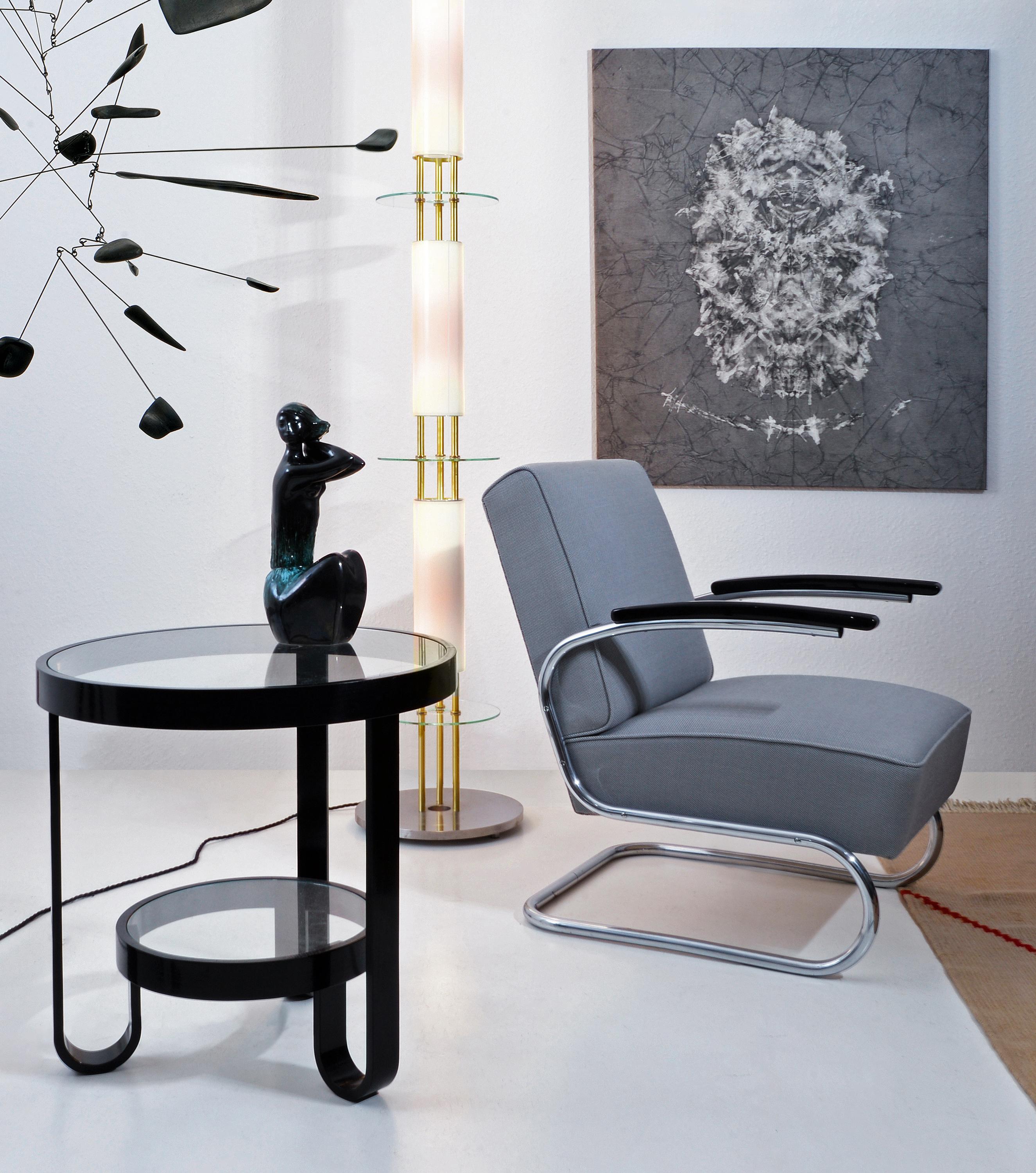 Mesa auxiliar/sofá redonda modernista a medida, madera laminada y ebonizada, tapa de cristal en Nuevo estado para la venta en Berlin, DE