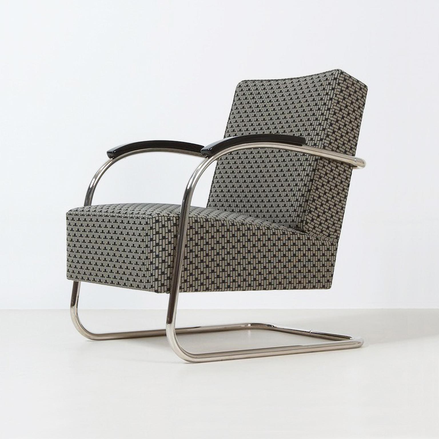 Bespoke Modernist tubular steel cantilever armchair manufactured by Mücke-Melder, c. 1930. Available in fabric or leather upholstery.

This armchairs are restored on request and available in different amounts. 
Delivery time 6-7 weeks.