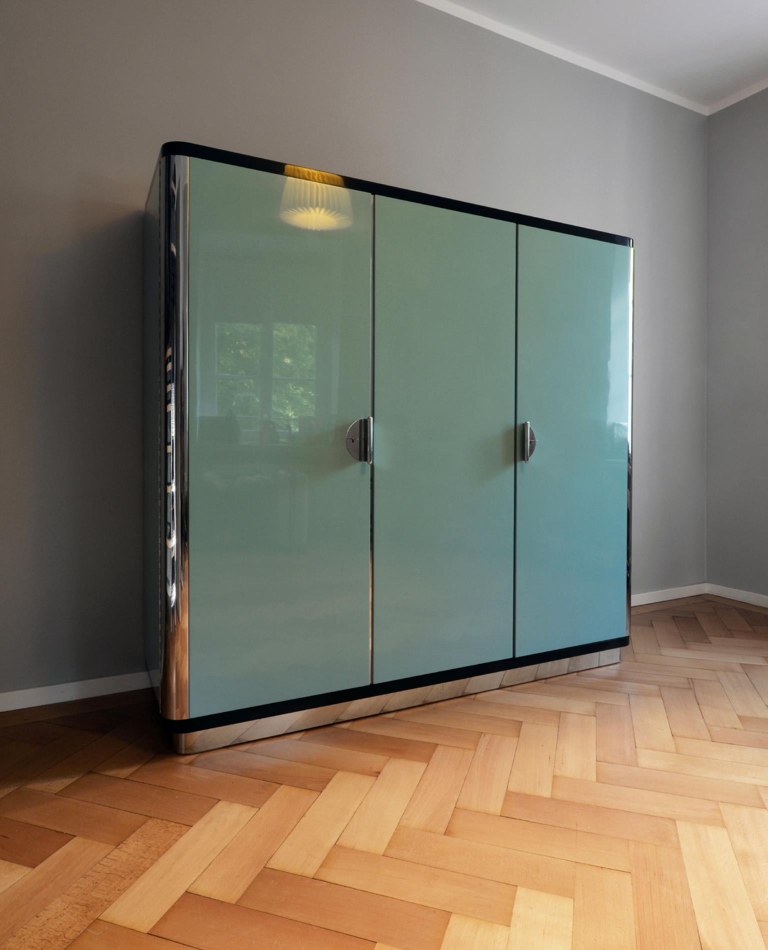 Bespoke Modernist Wardrobe, High-Gloss Lacquered Wood, Chromium-Plated Steel For Sale 4