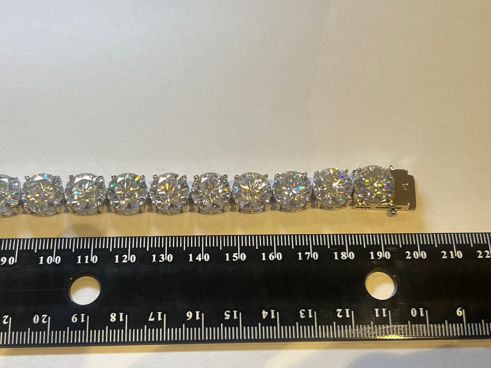 Bespoke Moissanite Bracelet 85.00ct In Excellent Condition For Sale In SYDNEY, NSW