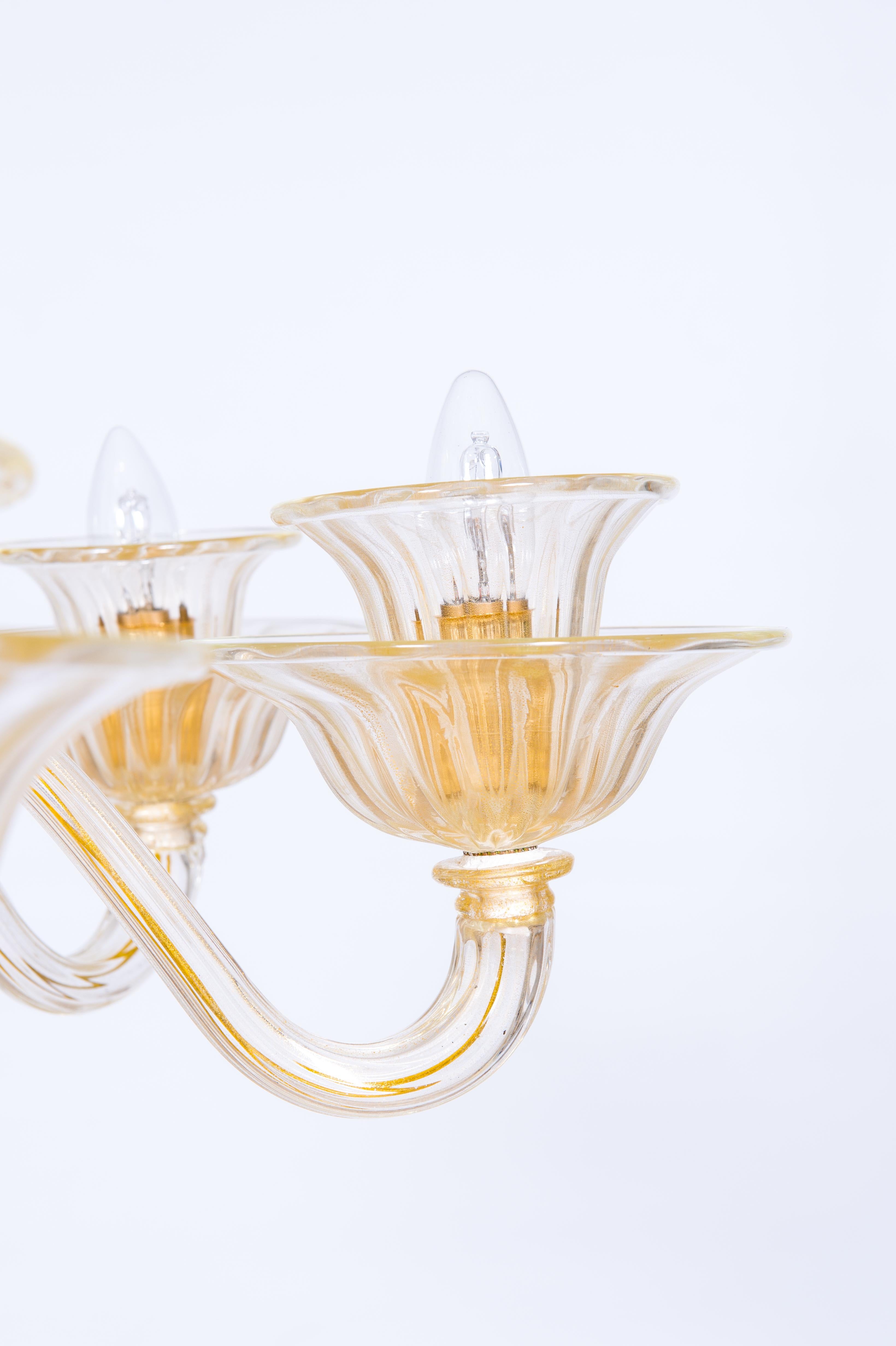 Bespoke Murano Glas Kronleuchter Gold vergoldete Akzente & Runde Bell Shaped Schirme (Moderne der Mitte des Jahrhunderts) im Angebot