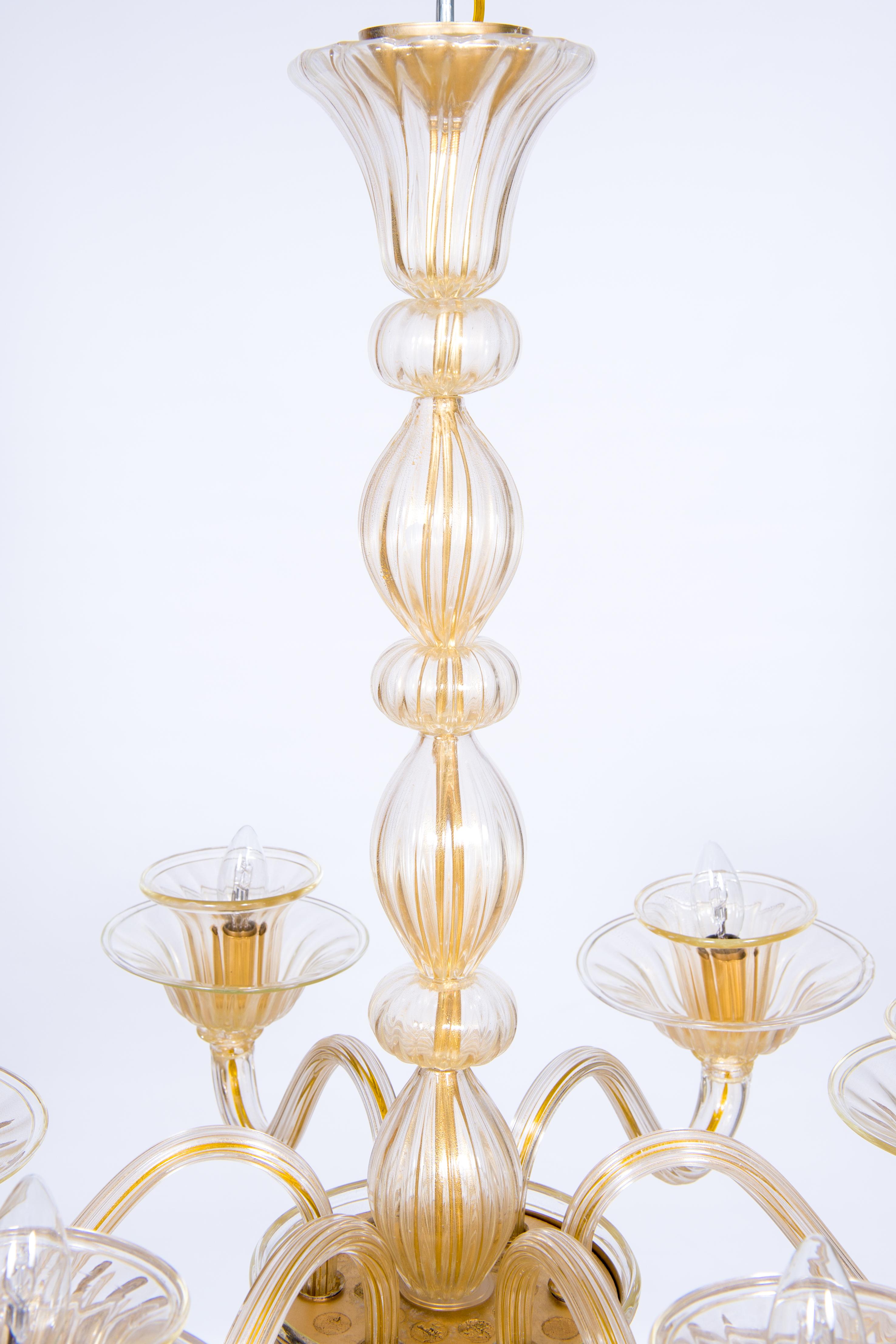 Bespoke Murano Glas Kronleuchter Gold vergoldete Akzente & Runde Bell Shaped Schirme im Zustand „Neu“ im Angebot in Villaverla, IT