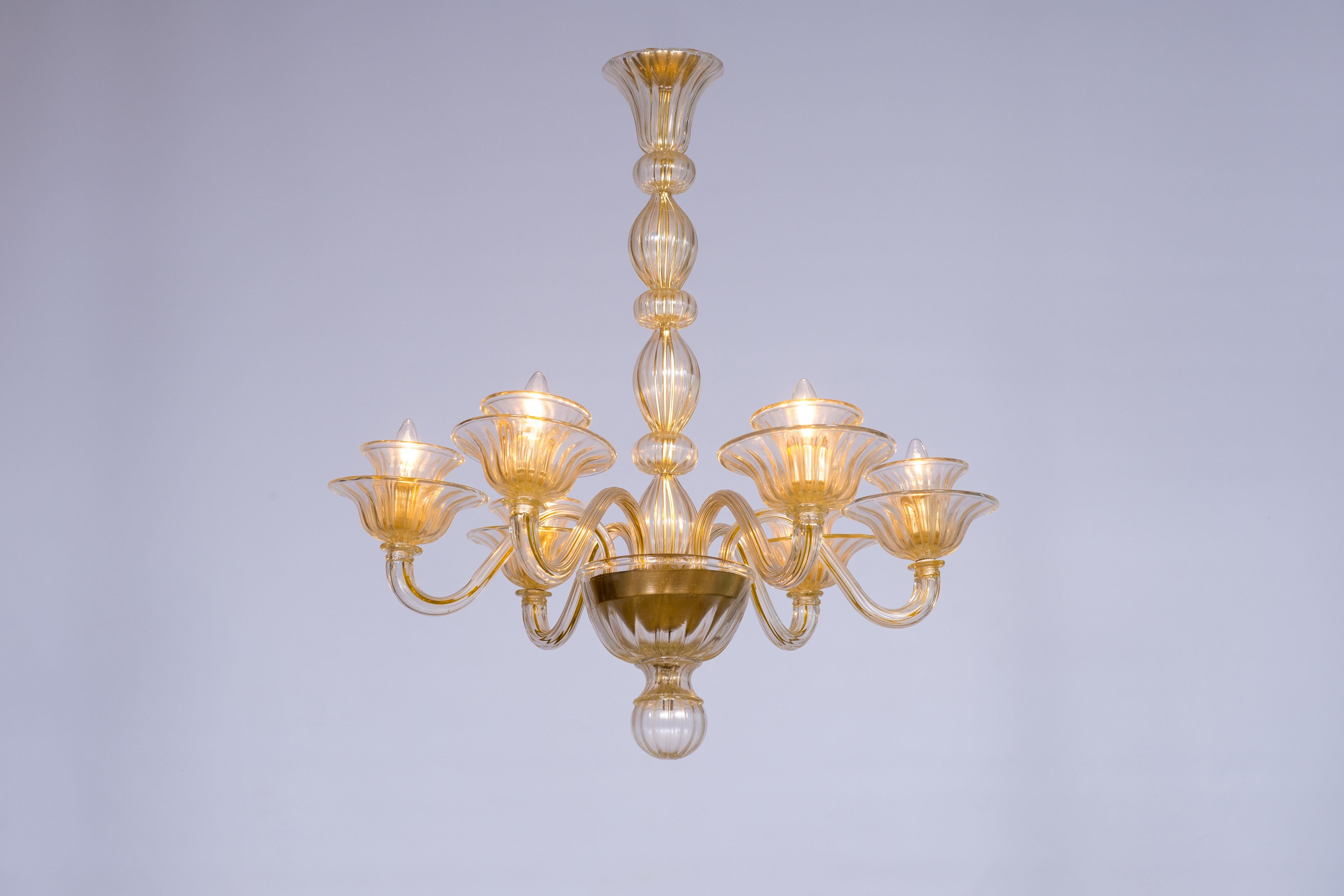 Bespoke Murano Glas Kronleuchter Gold vergoldete Akzente & Runde Bell Shaped Schirme im Angebot 1