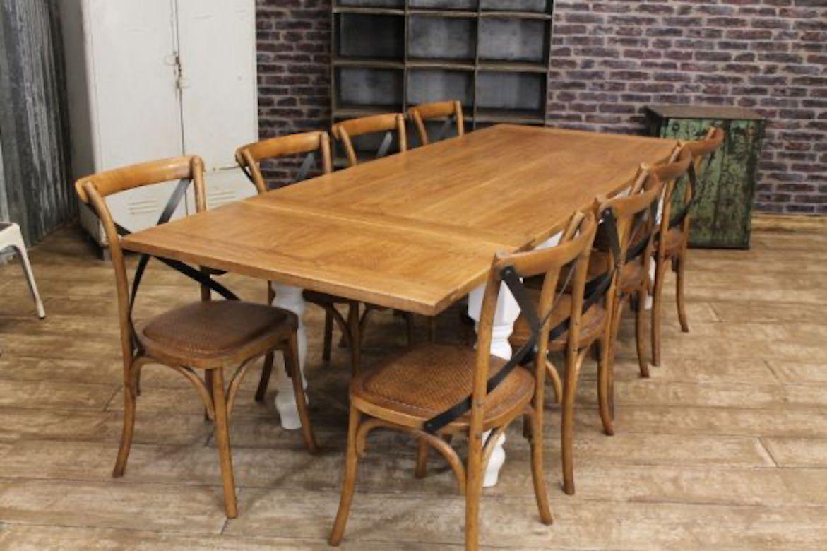 A fine bespoke oak top extending farmhouse table, 20th century.

This fantastic extending farmhouse table is a superb addition to our range of bespoke handmade 'Cotswold' farmhouse tables. This superb-quality ‘Cotswold' farmhouse range of