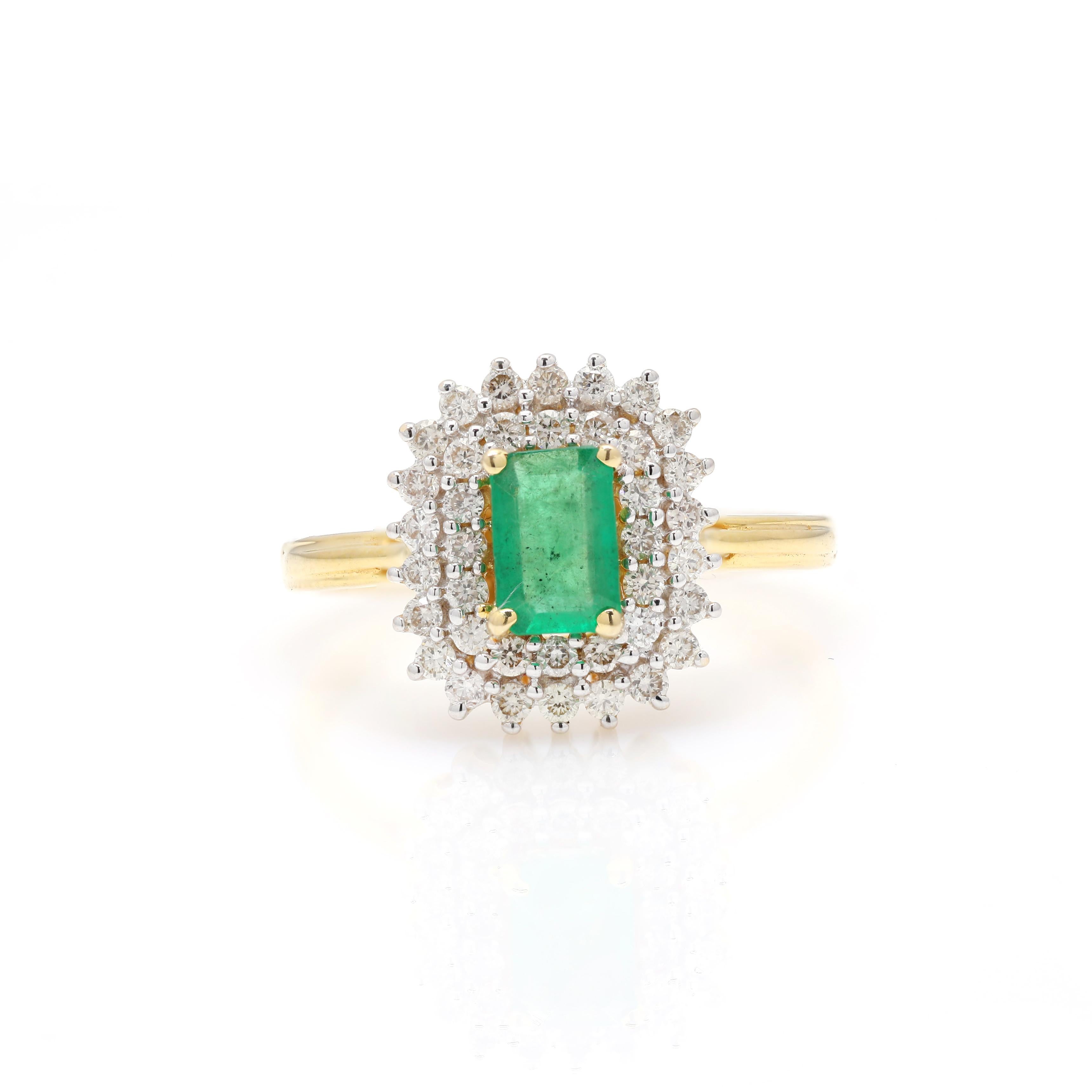 For Sale:  Bespoke Octagon Cut Emerald Amidst of Diamond Wedding Ring in 18k Yellow Gold 3