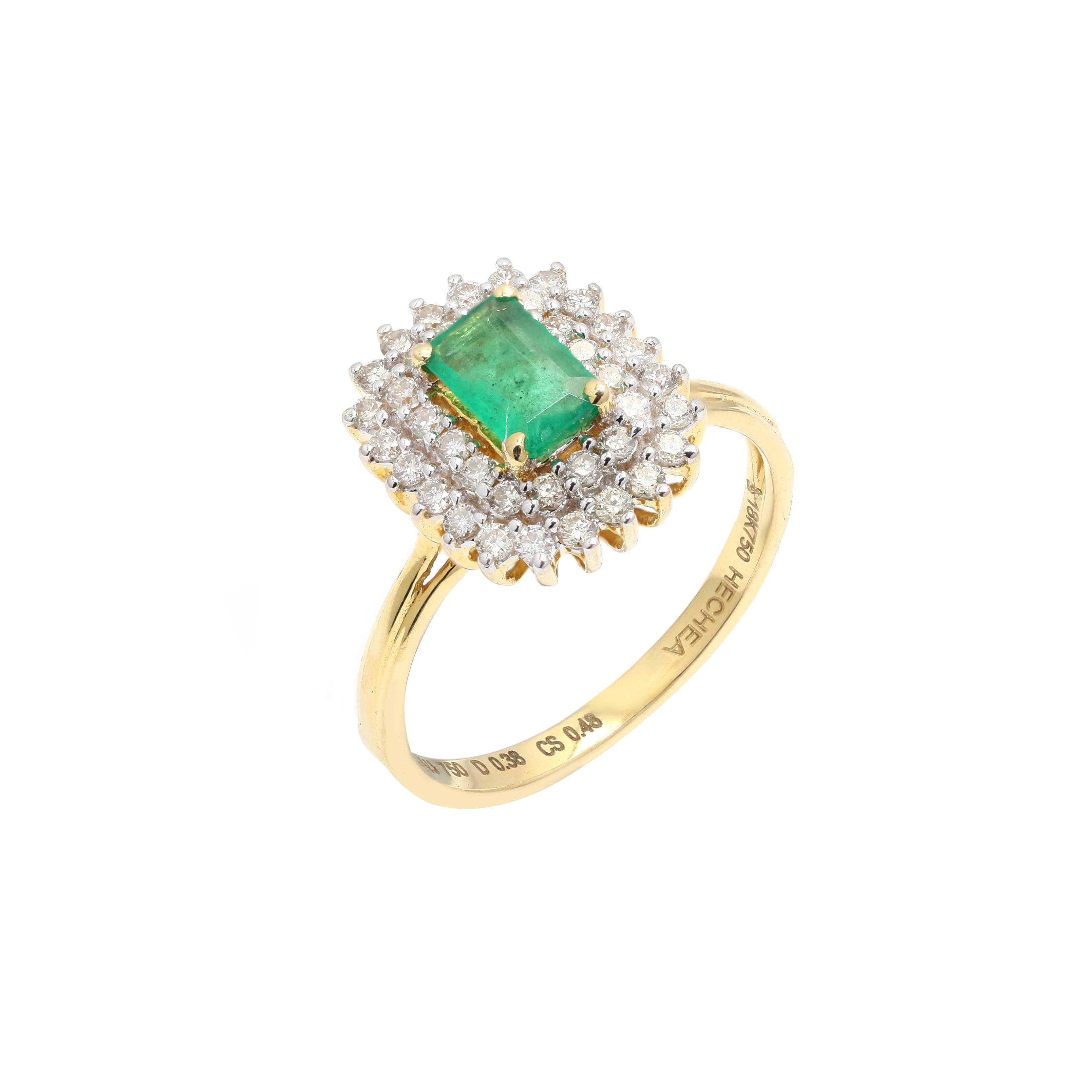 For Sale:  Bespoke Octagon Cut Emerald Amidst of Diamond Wedding Ring in 18k Yellow Gold 4