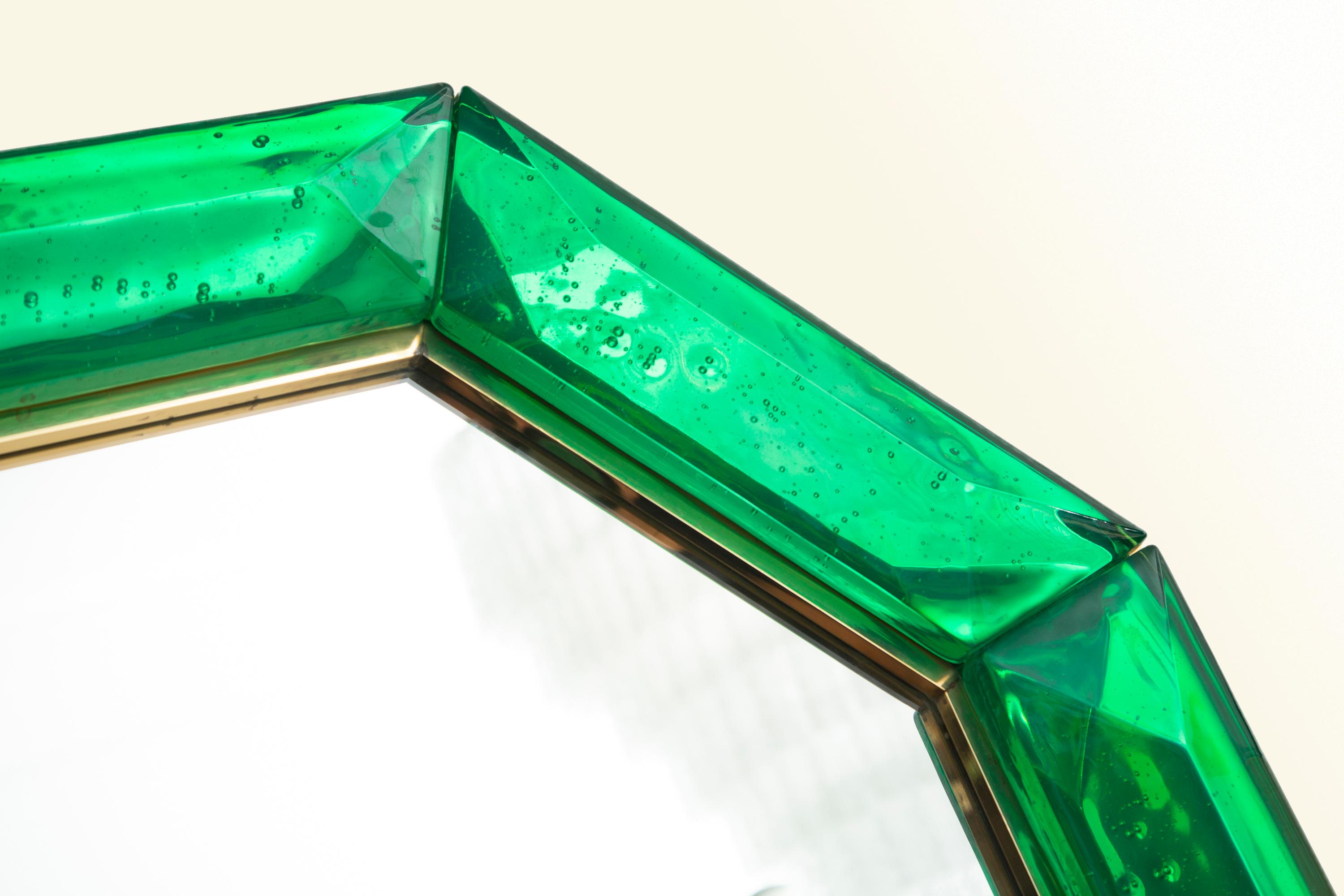 Bespoke Achteckiger Smaragdgrüner Murano Glasspiegel, auf Lager (Moderne der Mitte des Jahrhunderts) im Angebot