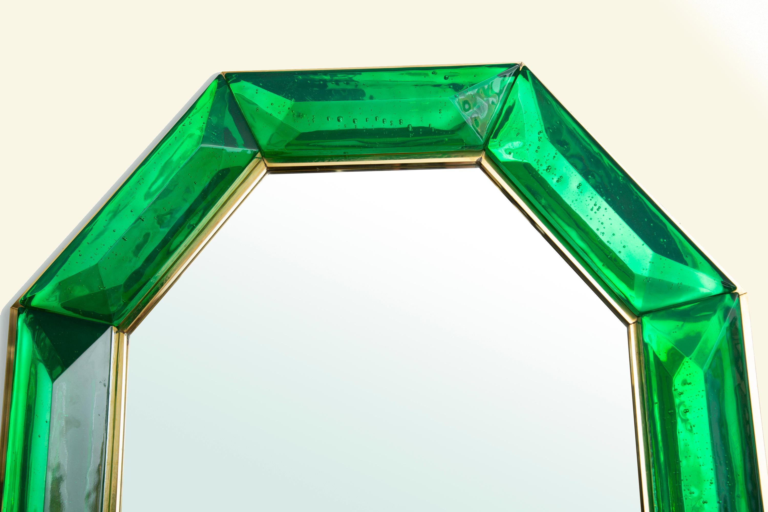 Bespoke Achteckiger Smaragdgrüner Murano Glasspiegel, auf Lager (Italienisch) im Angebot
