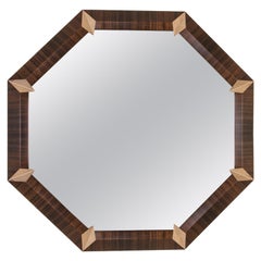 Miroir octogonal sur mesure en eucalyptus foncé et laiton fumé