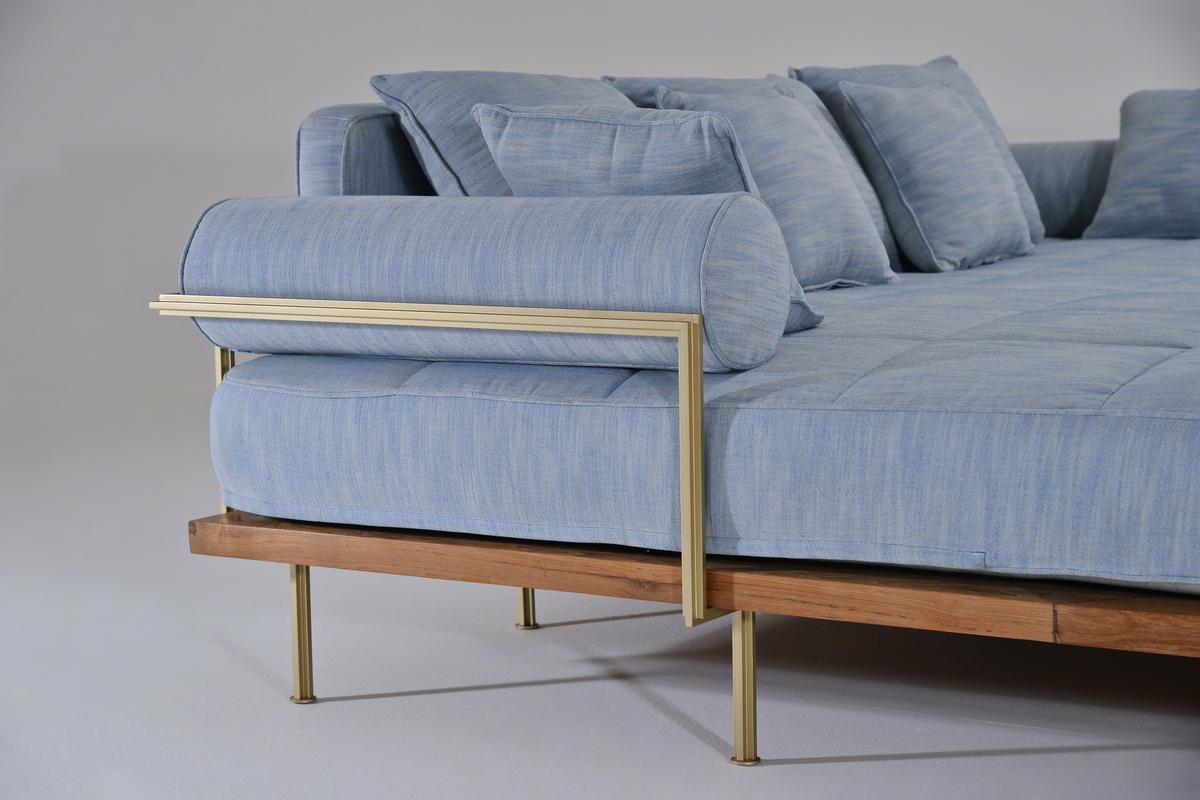 Maßgeschneidertes Outdoor-Lounge-Bett aus Messing und aufgearbeitetem Hartholzrahmen, von P. Tendercool im Angebot 1